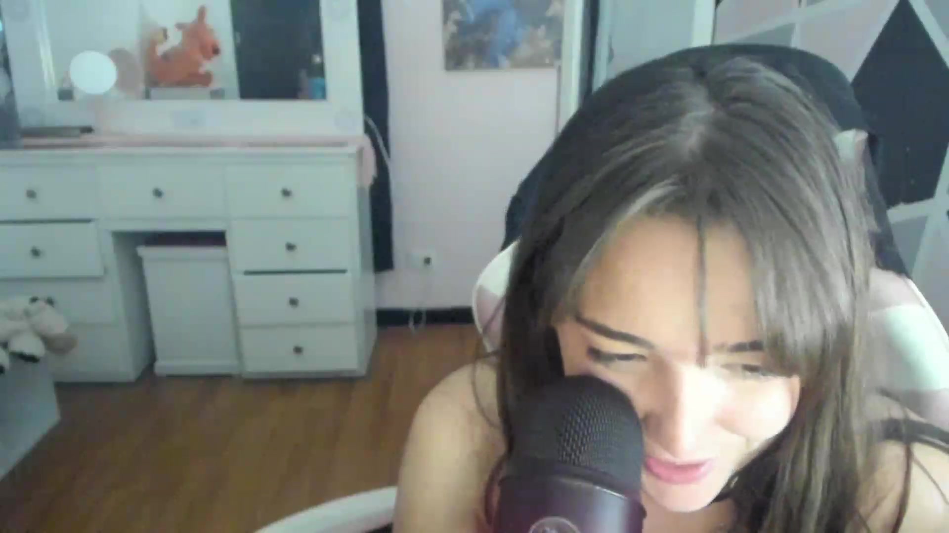 Gallery image thumbnail from sofi_garcia_'s myfreecams stream on, 02/12/2023, 08:07 image 19 of 20