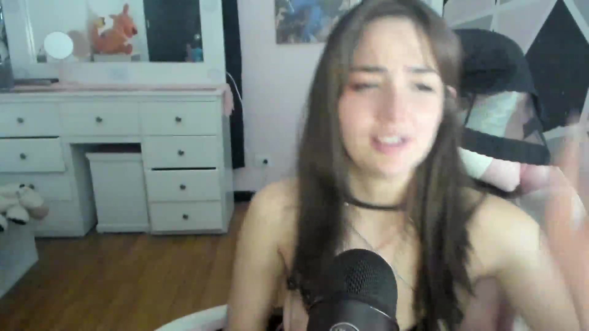 Gallery image thumbnail from sofi_garcia_'s myfreecams stream on, 02/12/2023, 08:07 image 17 of 20