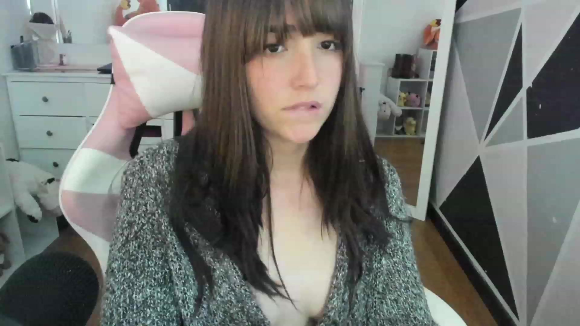 Gallery image thumbnail from sofi_garcia_'s myfreecams stream on, 02/16/2023, 05:35 image 20 of 20