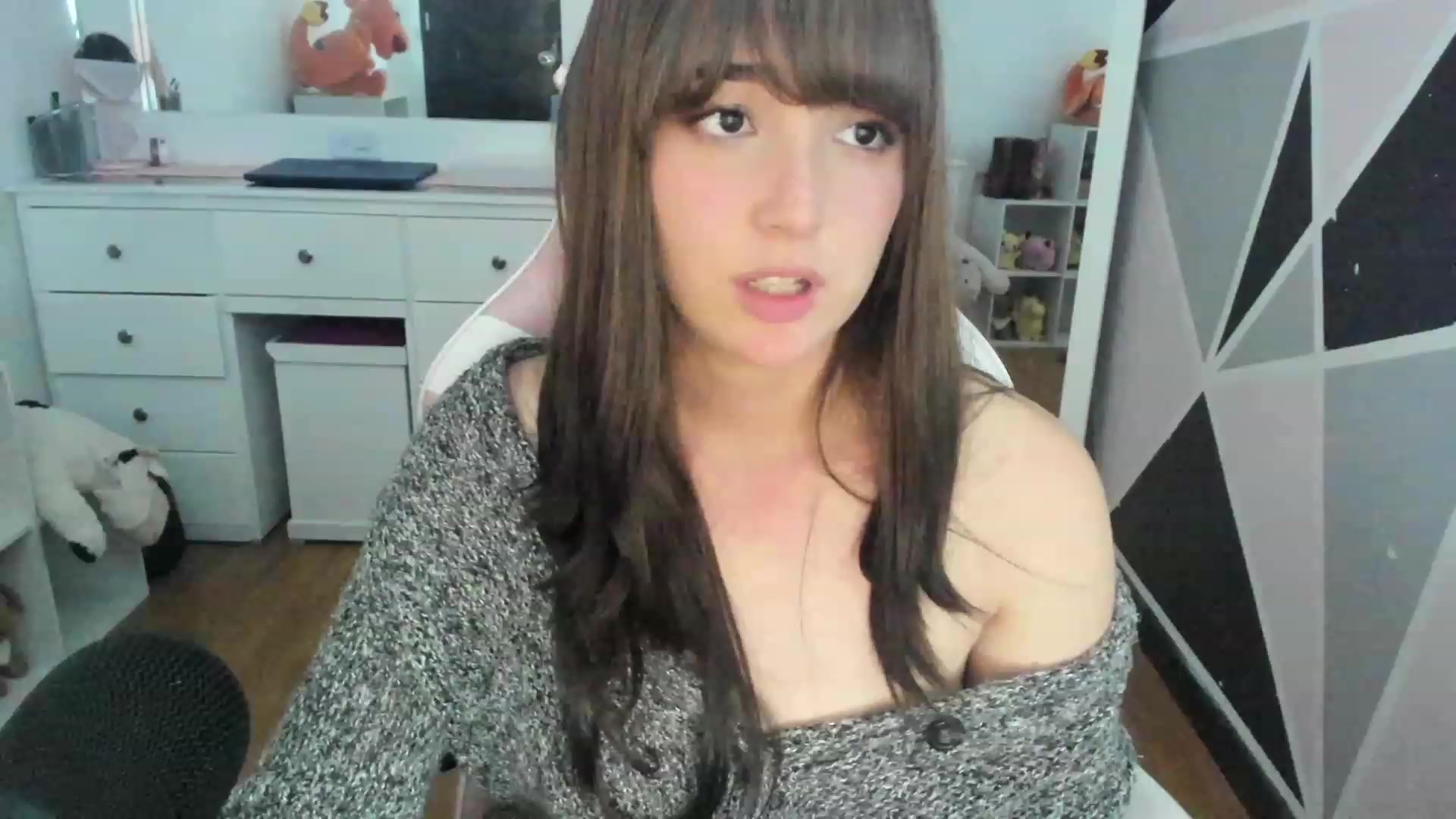 Gallery image thumbnail from sofi_garcia_'s myfreecams stream on, 02/16/2023, 05:35 image 5 of 20