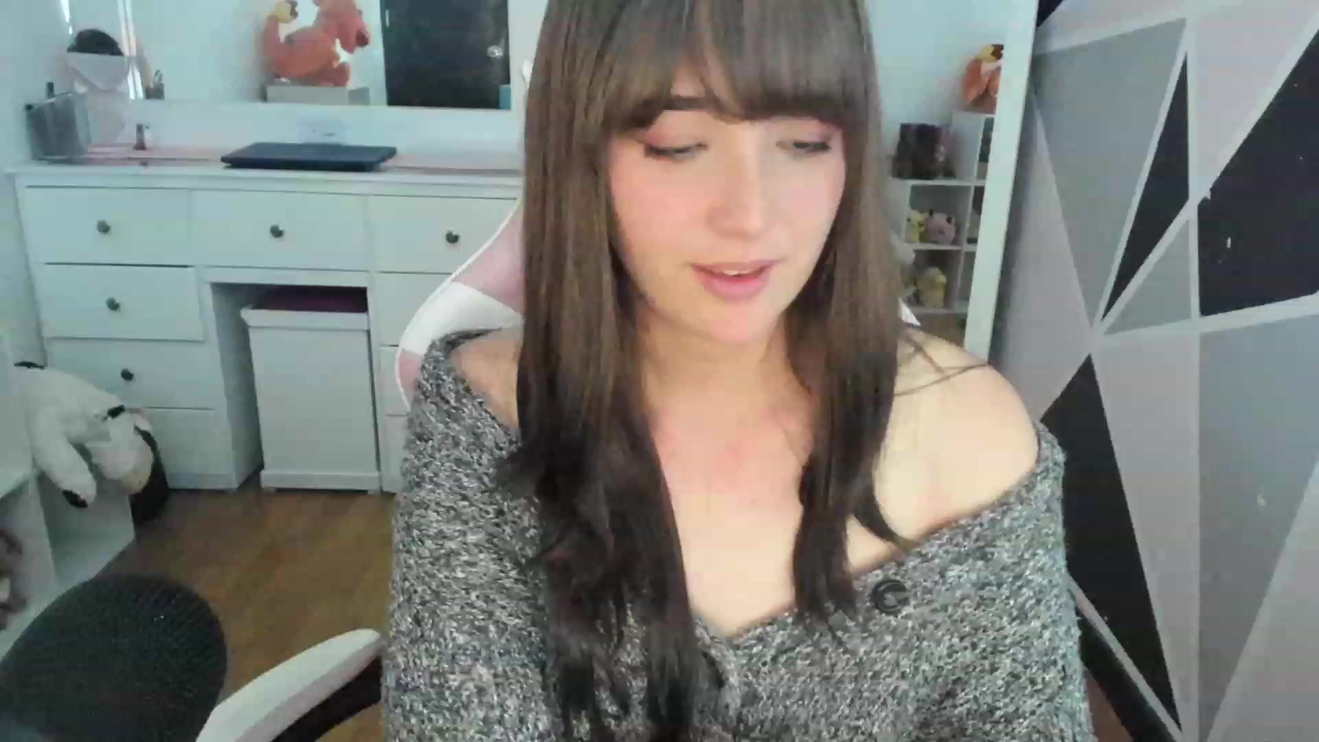 Gallery image thumbnail from sofi_garcia_'s myfreecams stream on, 02/16/2023, 05:35 image 3 of 20