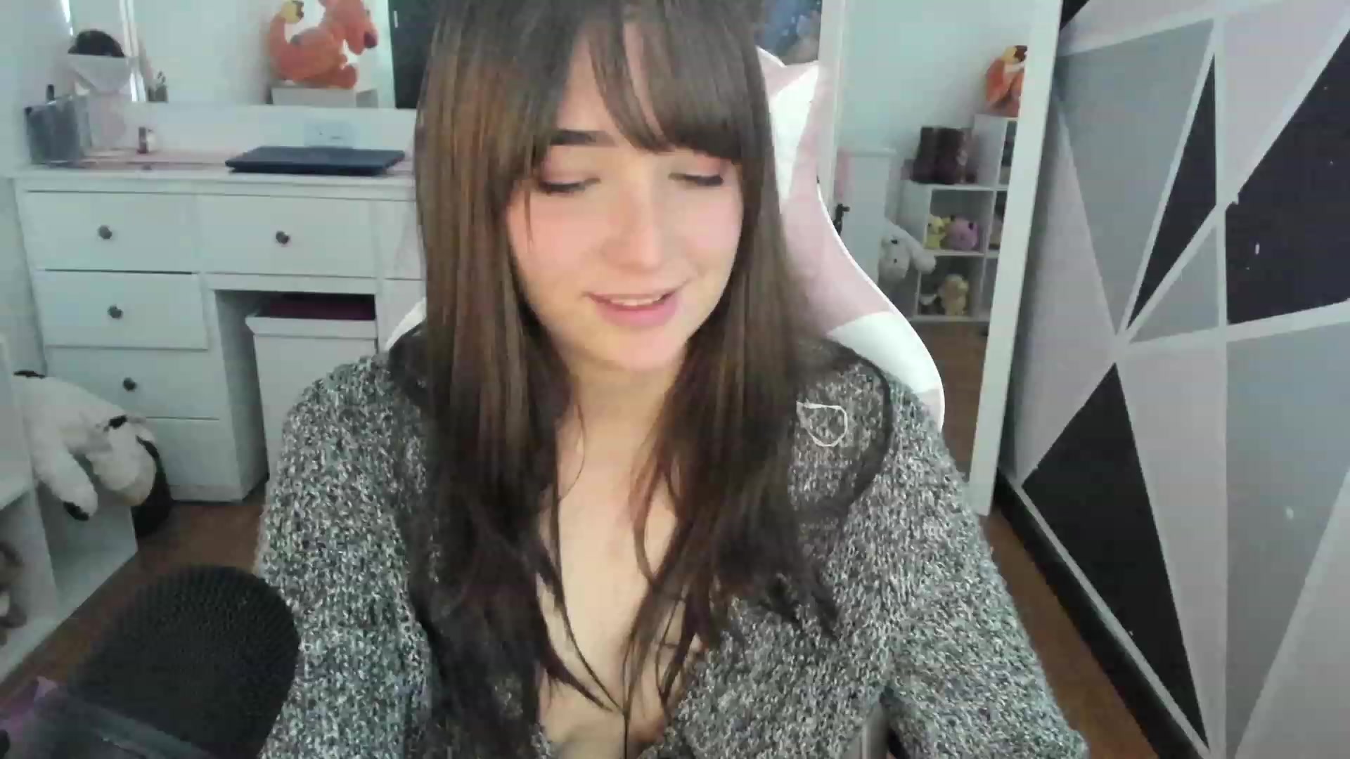 Gallery image thumbnail from sofi_garcia_'s myfreecams stream on, 02/16/2023, 05:58 image 9 of 20