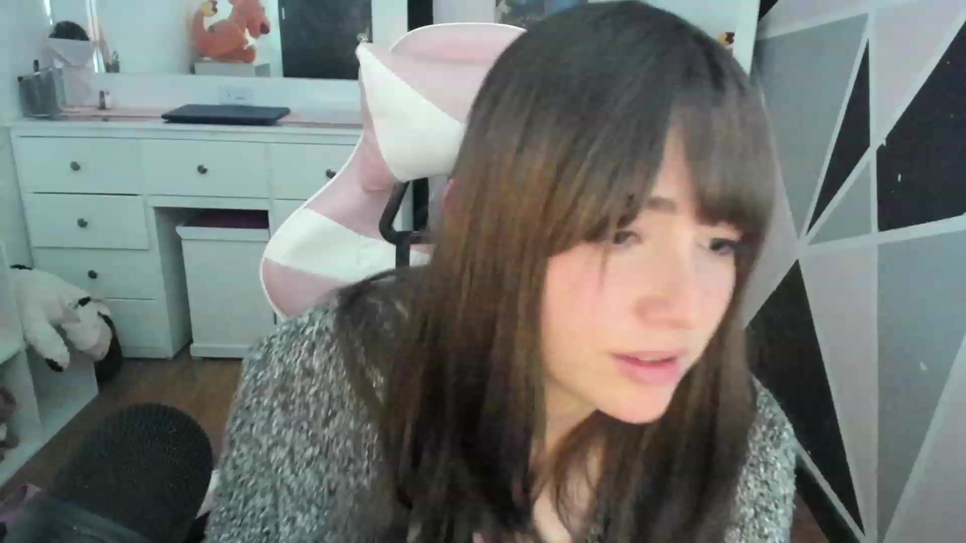 Gallery image thumbnail from sofi_garcia_'s myfreecams stream on, 02/16/2023, 05:58 image 6 of 20