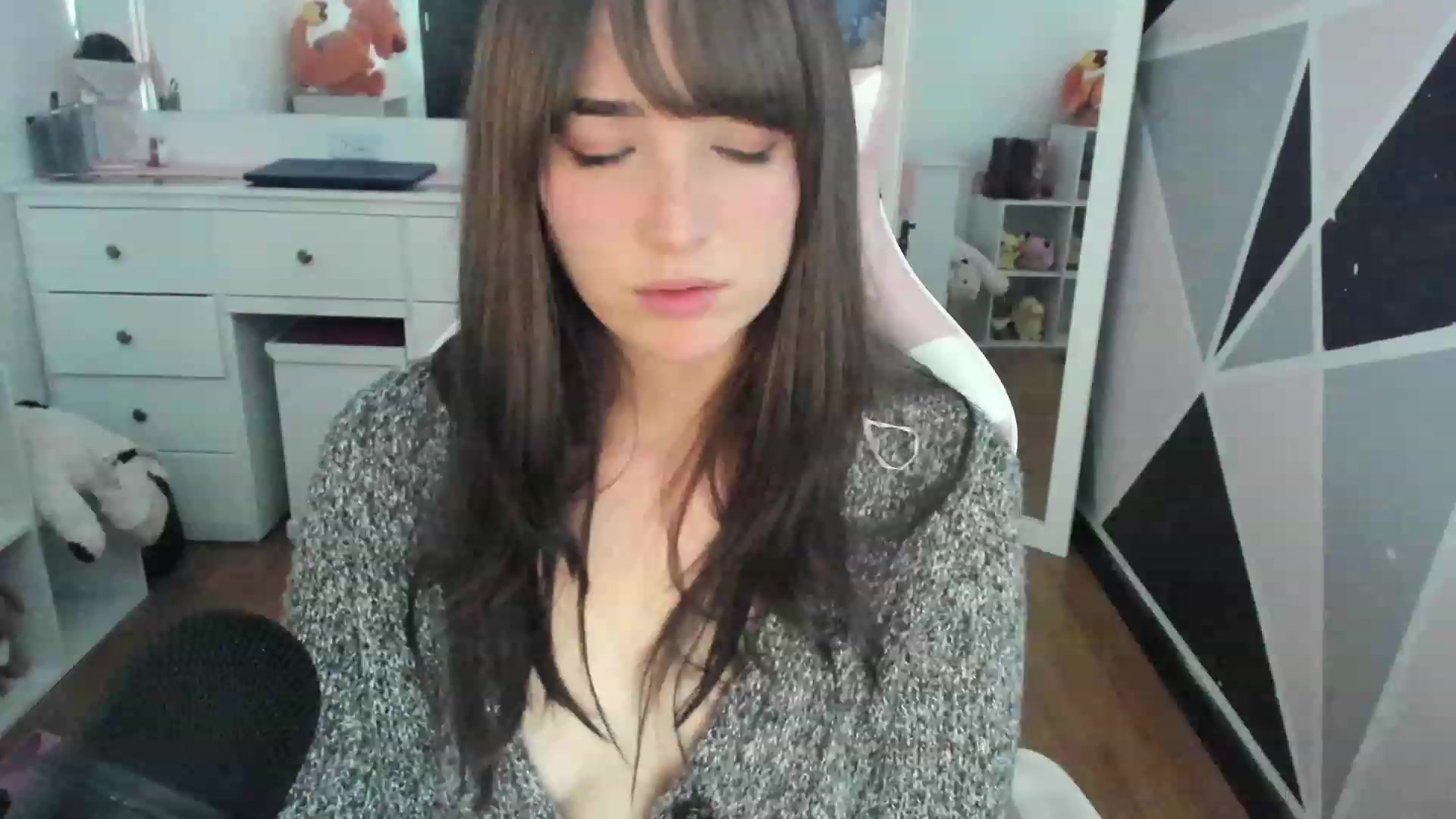 Gallery image thumbnail from sofi_garcia_'s myfreecams stream on, 02/16/2023, 05:58 image 8 of 20