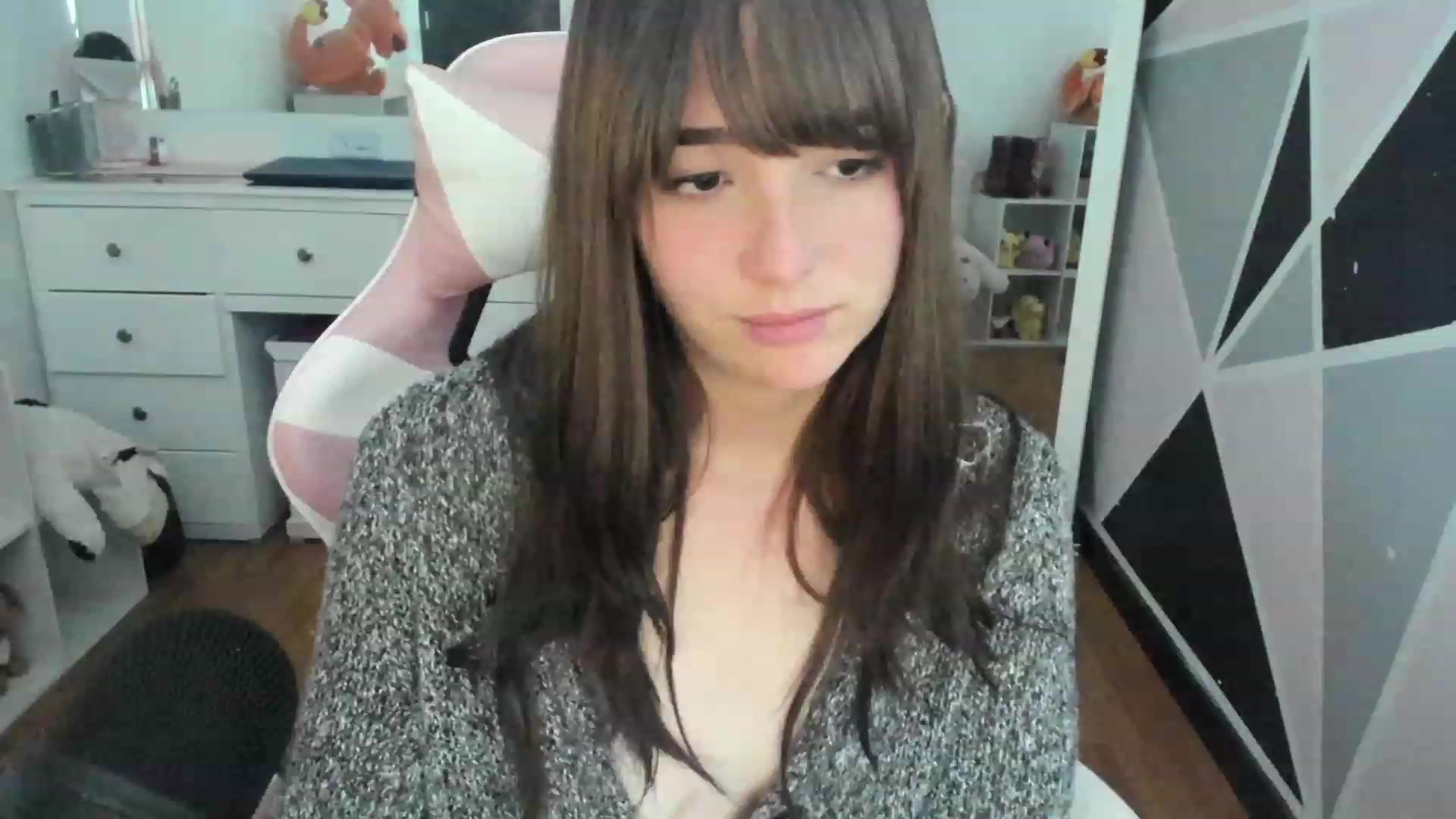 Gallery image thumbnail from sofi_garcia_'s myfreecams stream on, 02/16/2023, 05:58 image 2 of 20