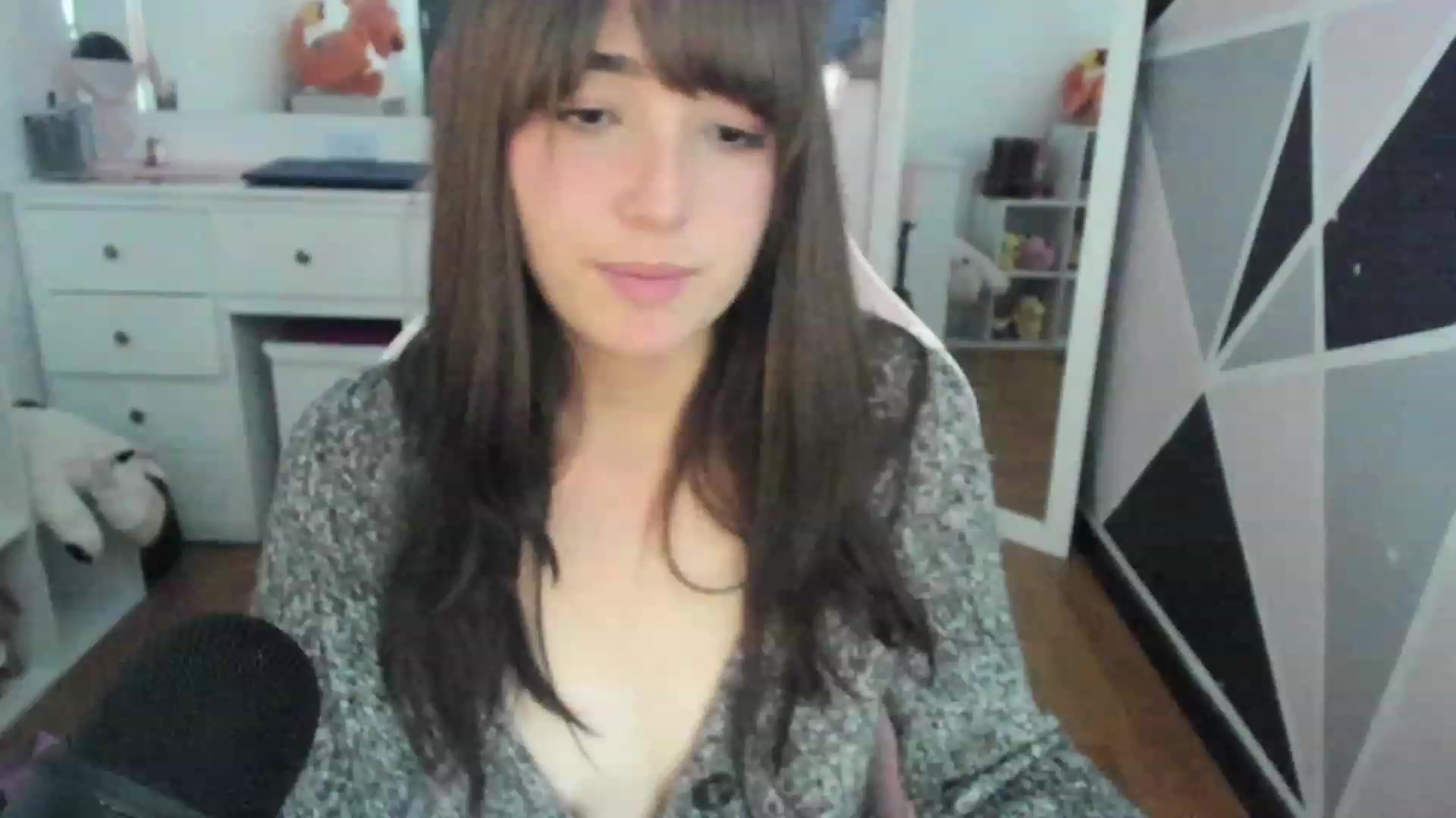 Gallery image thumbnail from sofi_garcia_'s myfreecams stream on, 02/16/2023, 05:58 image 5 of 20