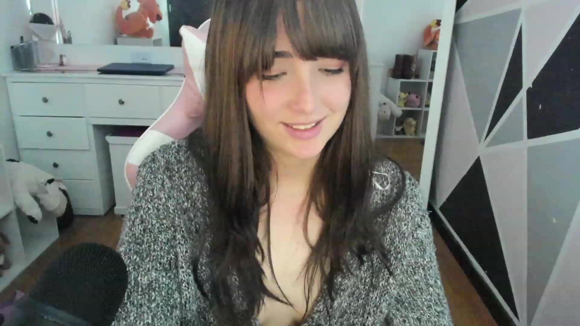 Gallery image thumbnail from sofi_garcia_'s myfreecams stream on, 02/16/2023, 05:58 image 7 of 20