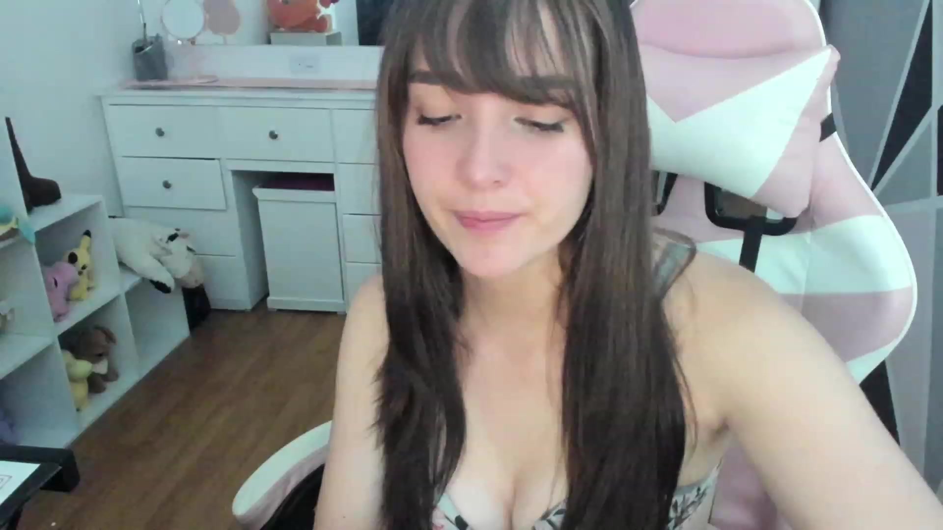 Gallery image thumbnail from sofi_garcia_'s myfreecams stream on, 02/19/2023, 05:36 image 16 of 20