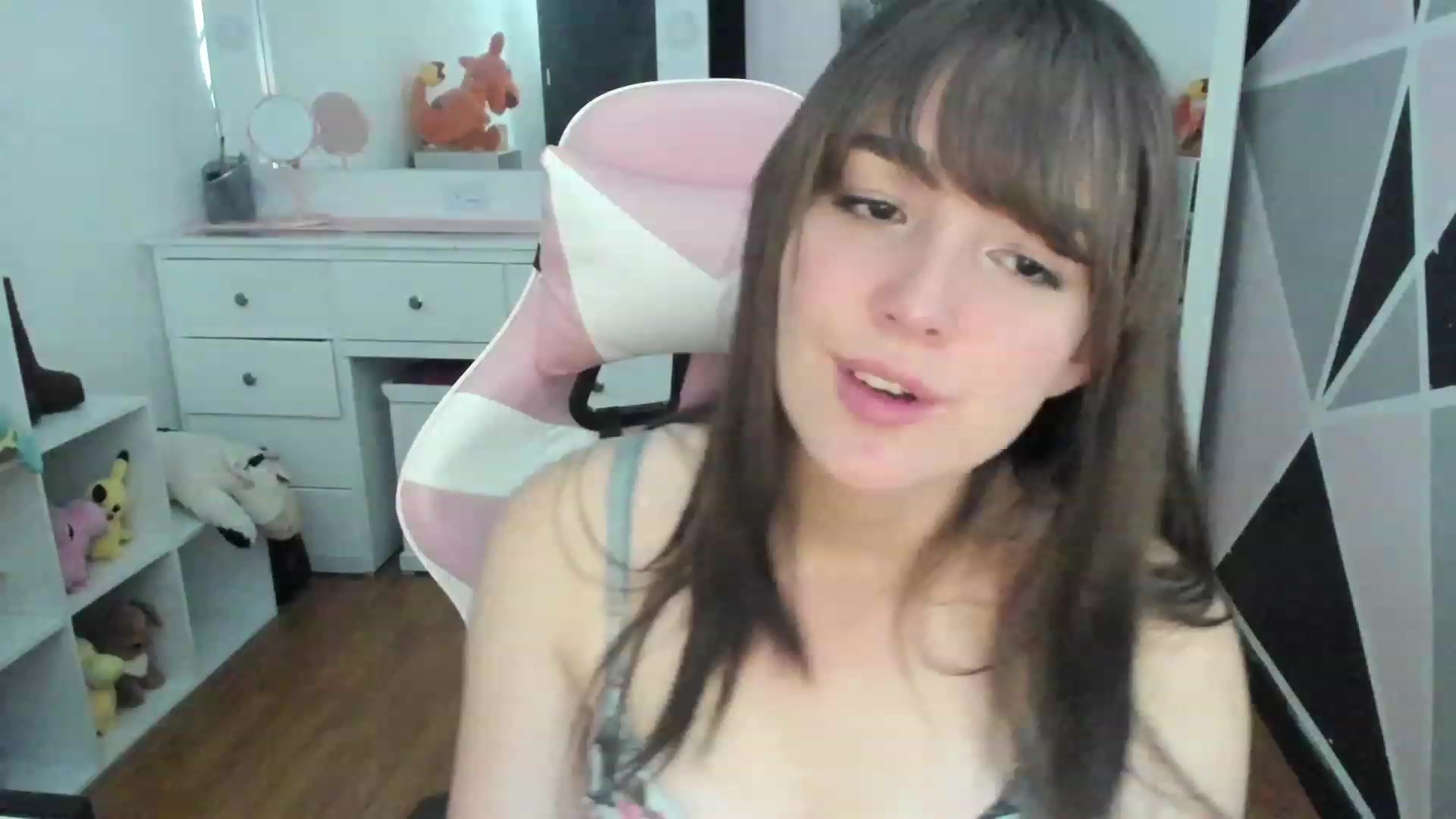 Gallery image thumbnail from sofi_garcia_'s myfreecams stream on, 02/19/2023, 05:36 image 5 of 20