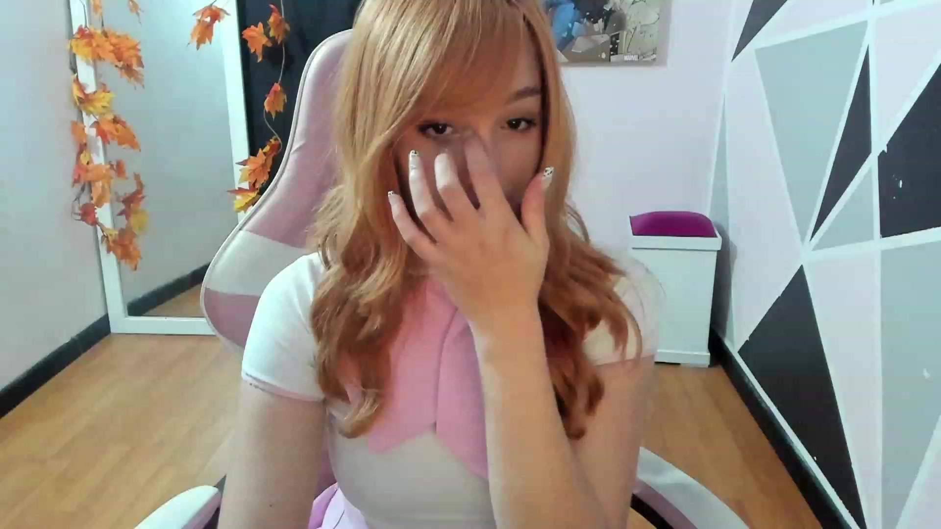 Gallery image thumbnail from sofi_garcia_'s myfreecams stream on, 04/06/2023, 05:10 image 4 of 20