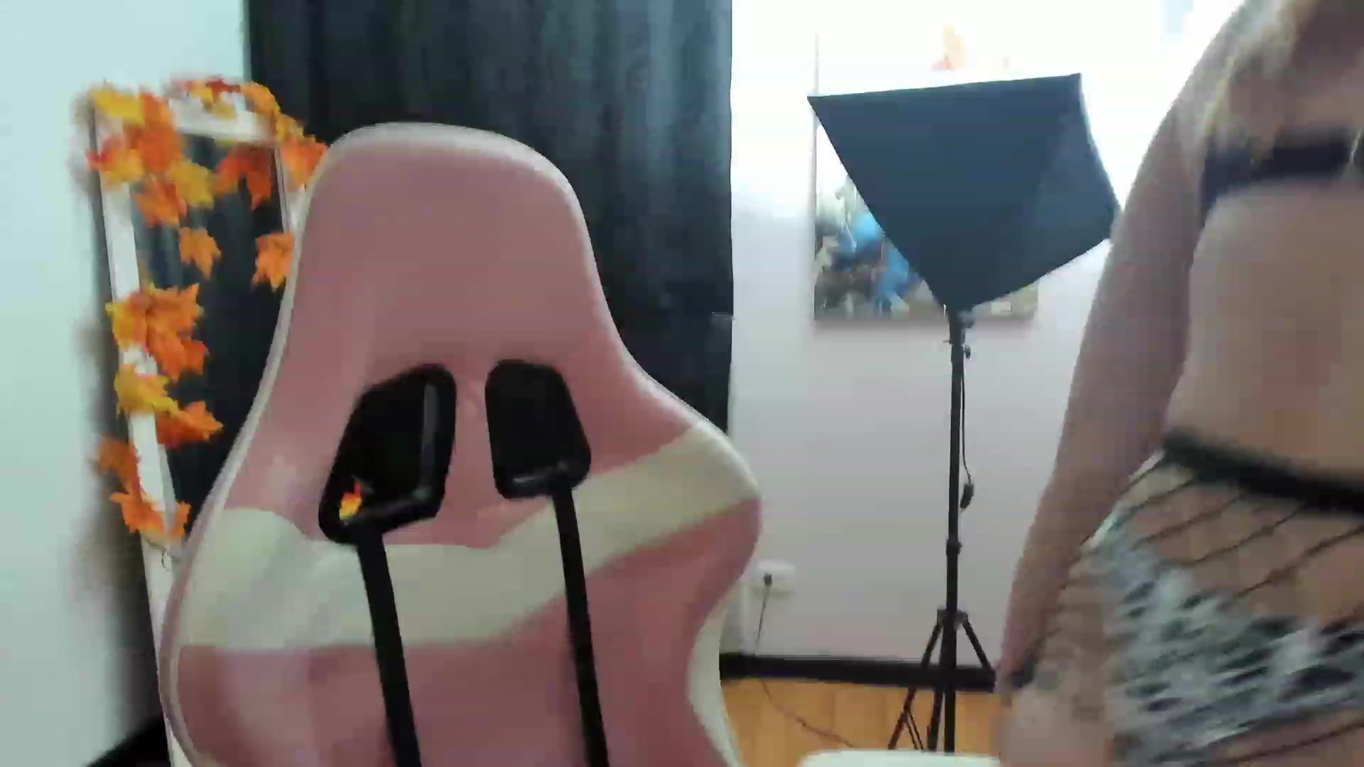Gallery image thumbnail from sofi_garcia_'s myfreecams stream on, 05/06/2023, 04:28 image 4 of 20