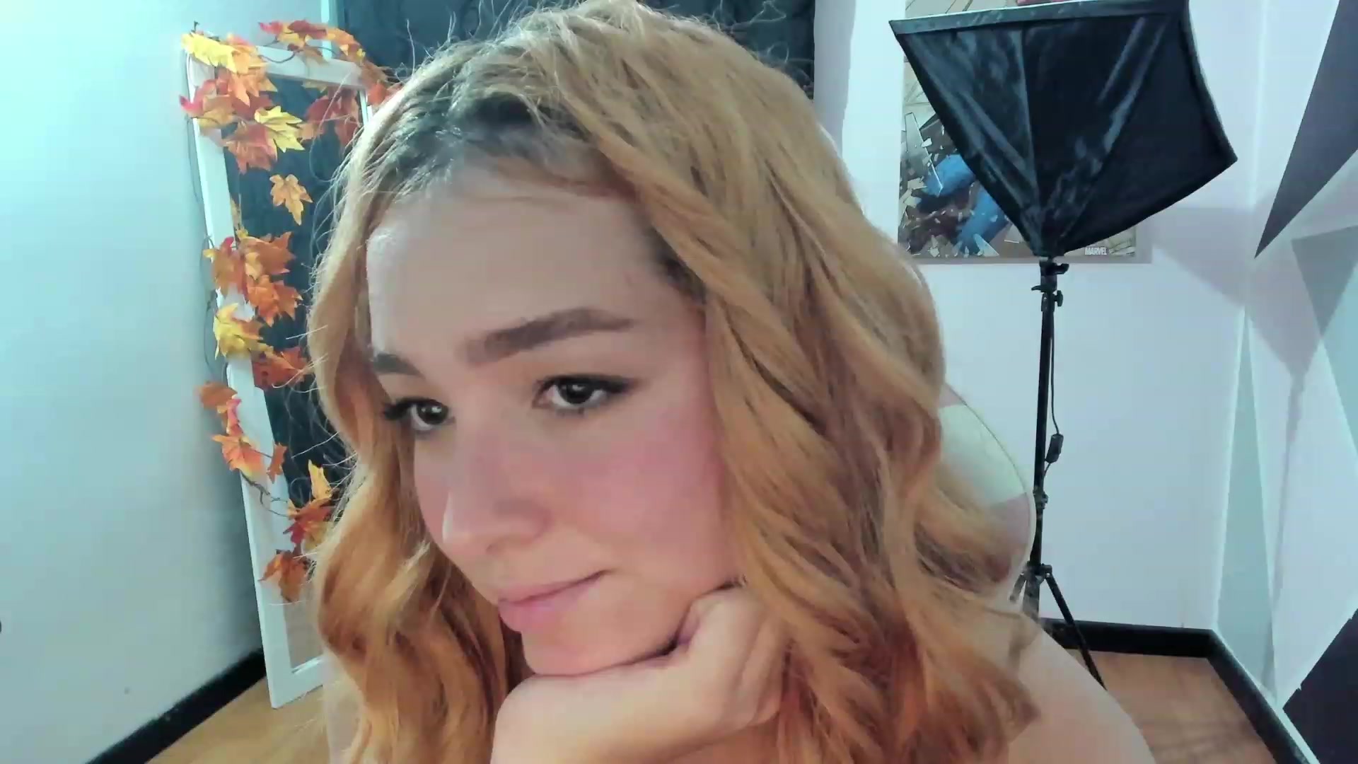 Gallery image thumbnail from sofi_garcia_'s myfreecams stream on, 05/06/2023, 04:28 image 11 of 20