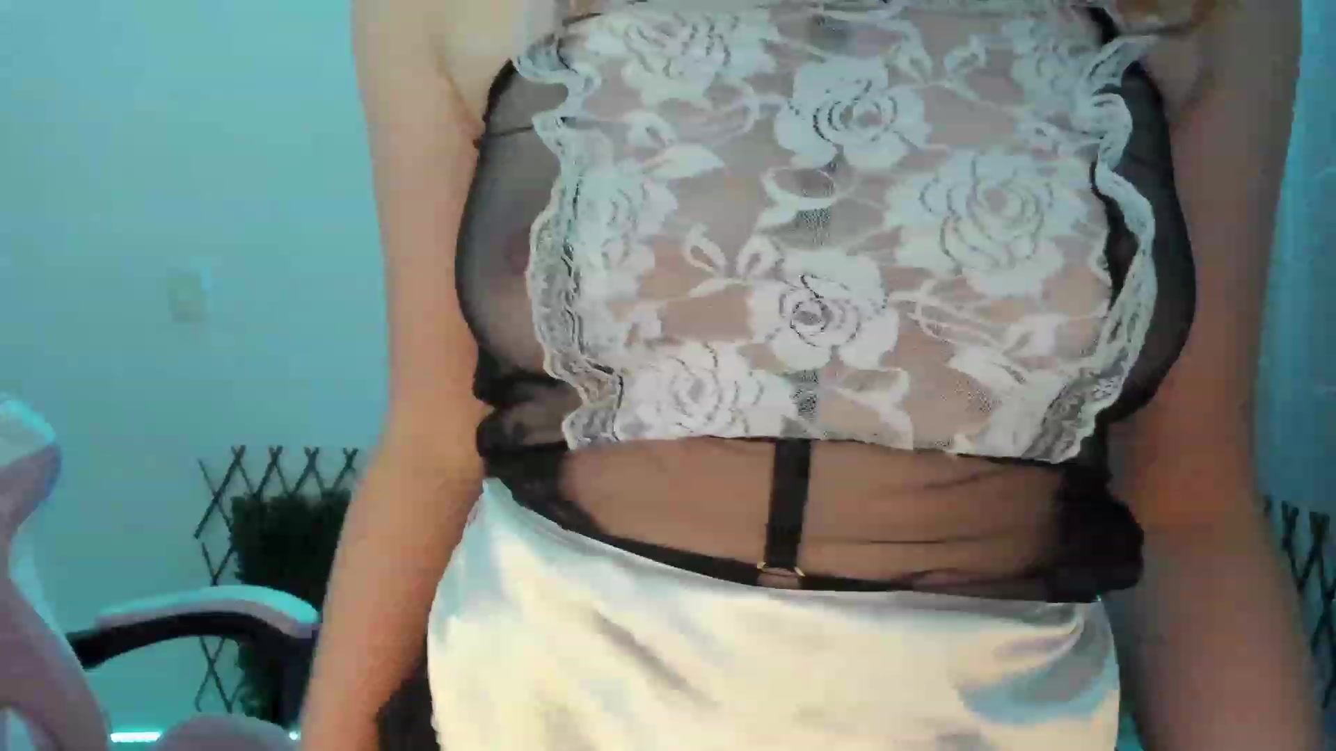 Gallery image thumbnail from sofi_garcia_'s myfreecams stream on, 06/10/2023, 04:50 image 8 of 20