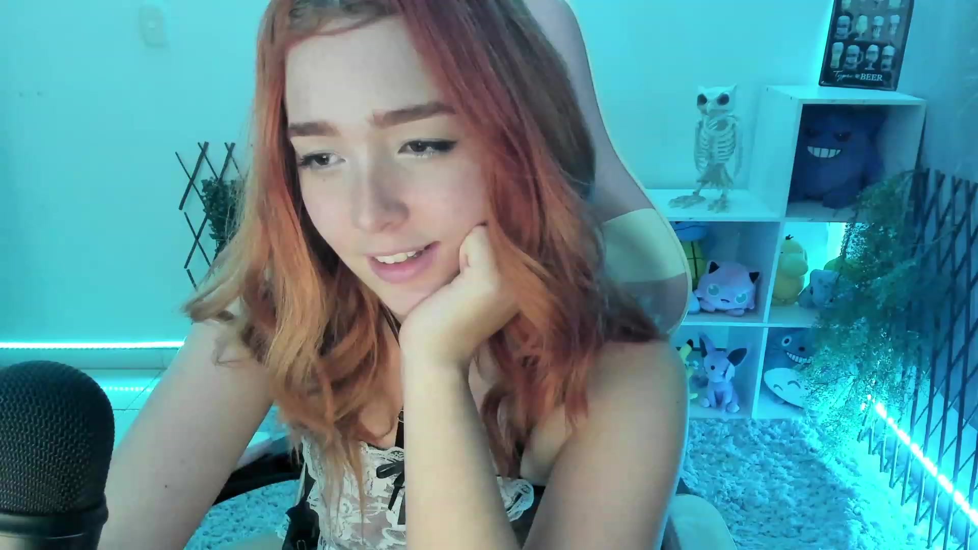 Gallery image thumbnail from sofi_garcia_'s myfreecams stream on, 06/10/2023, 07:09 image 4 of 20