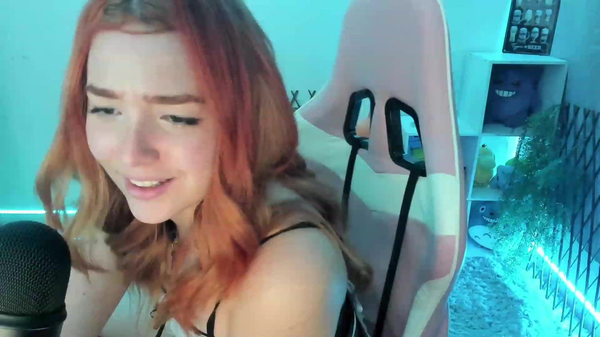 Gallery image thumbnail from sofi_garcia_'s myfreecams stream on, 06/10/2023, 07:09 image 7 of 20