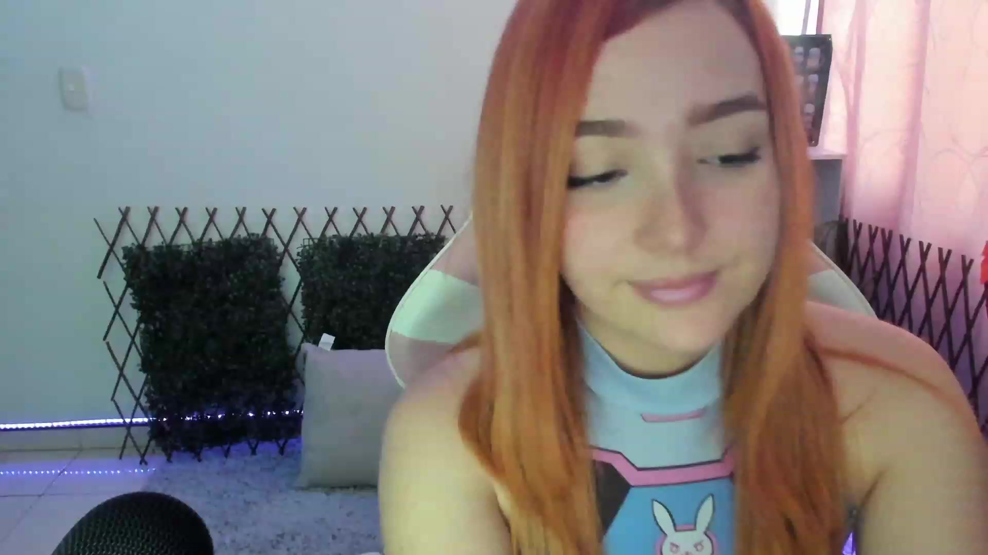 Gallery image thumbnail from sofi_garcia_'s myfreecams stream on, 06/13/2023, 19:22 image 3 of 20
