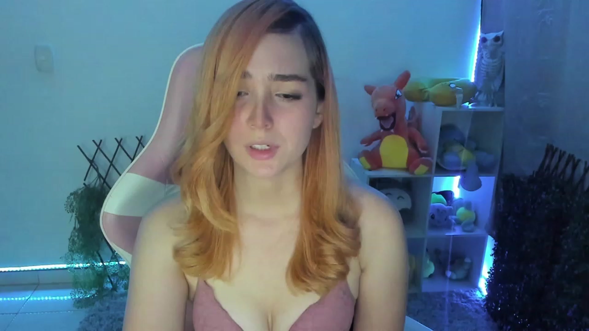 Gallery image thumbnail from sofi_garcia_'s myfreecams stream on, 08/17/2023, 03:47 image 11 of 20