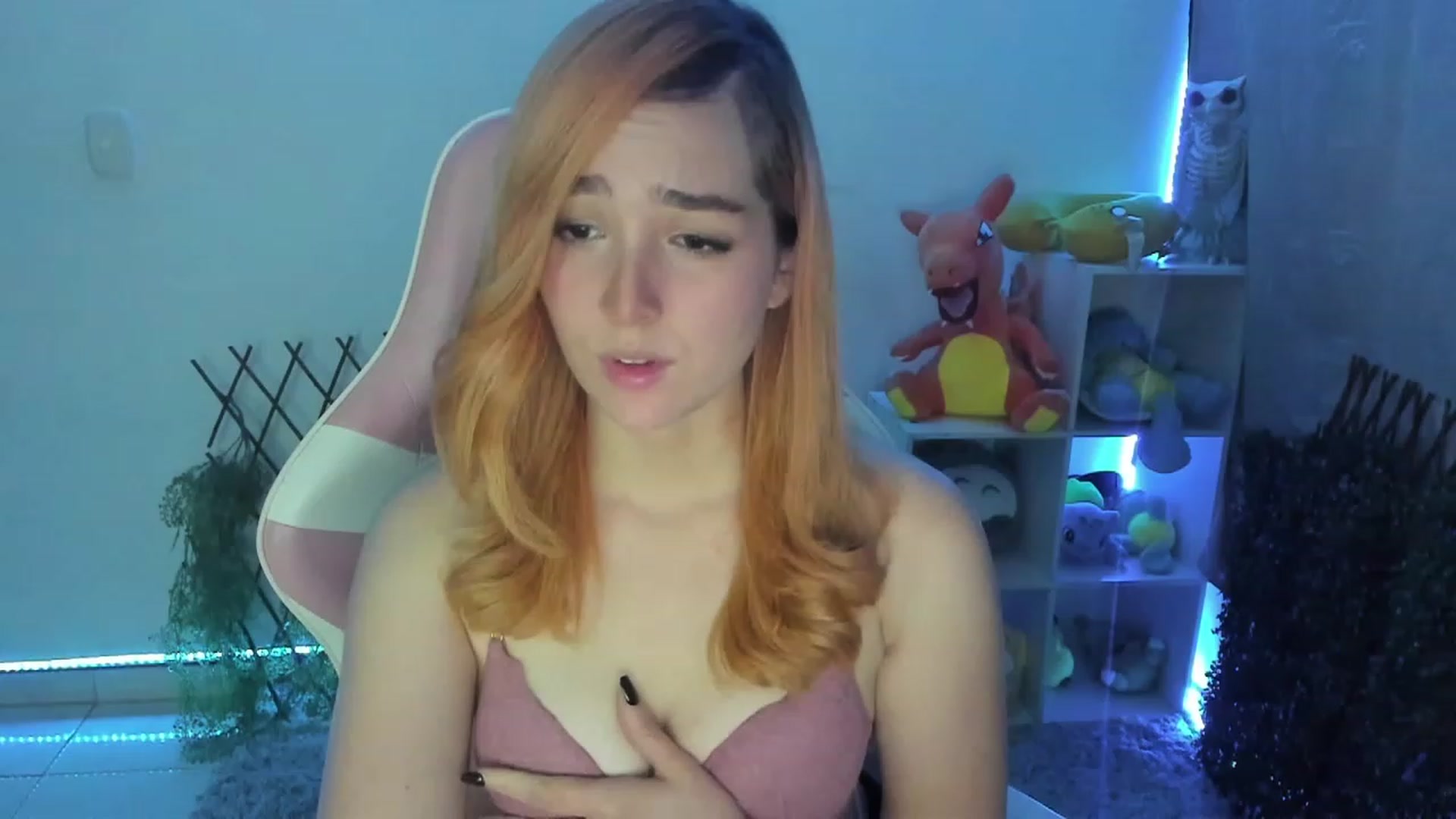 Gallery image thumbnail from sofi_garcia_'s myfreecams stream on, 08/17/2023, 03:47 image 15 of 20