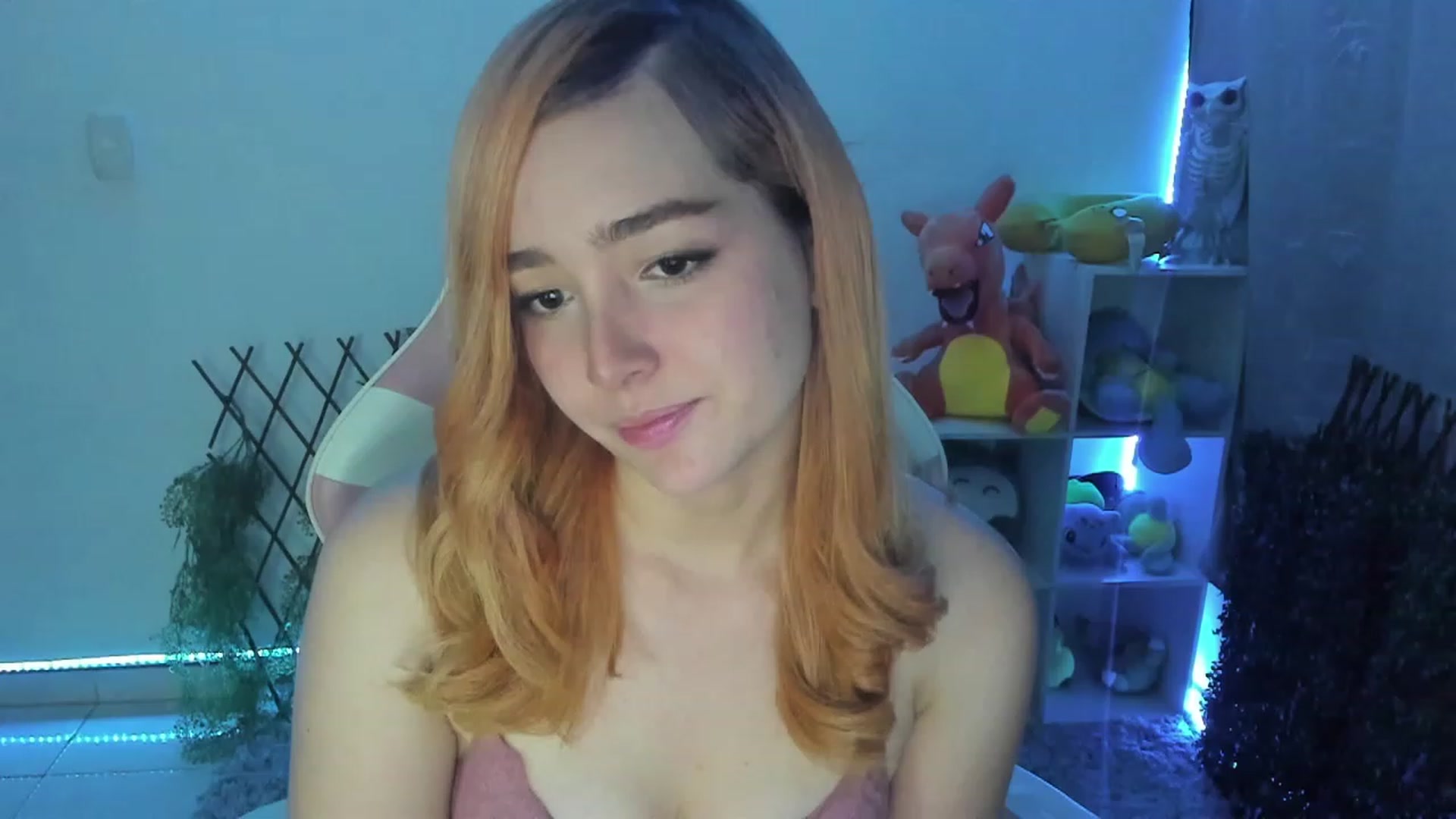 Gallery image thumbnail from sofi_garcia_'s myfreecams stream on, 08/17/2023, 03:47 image 4 of 20