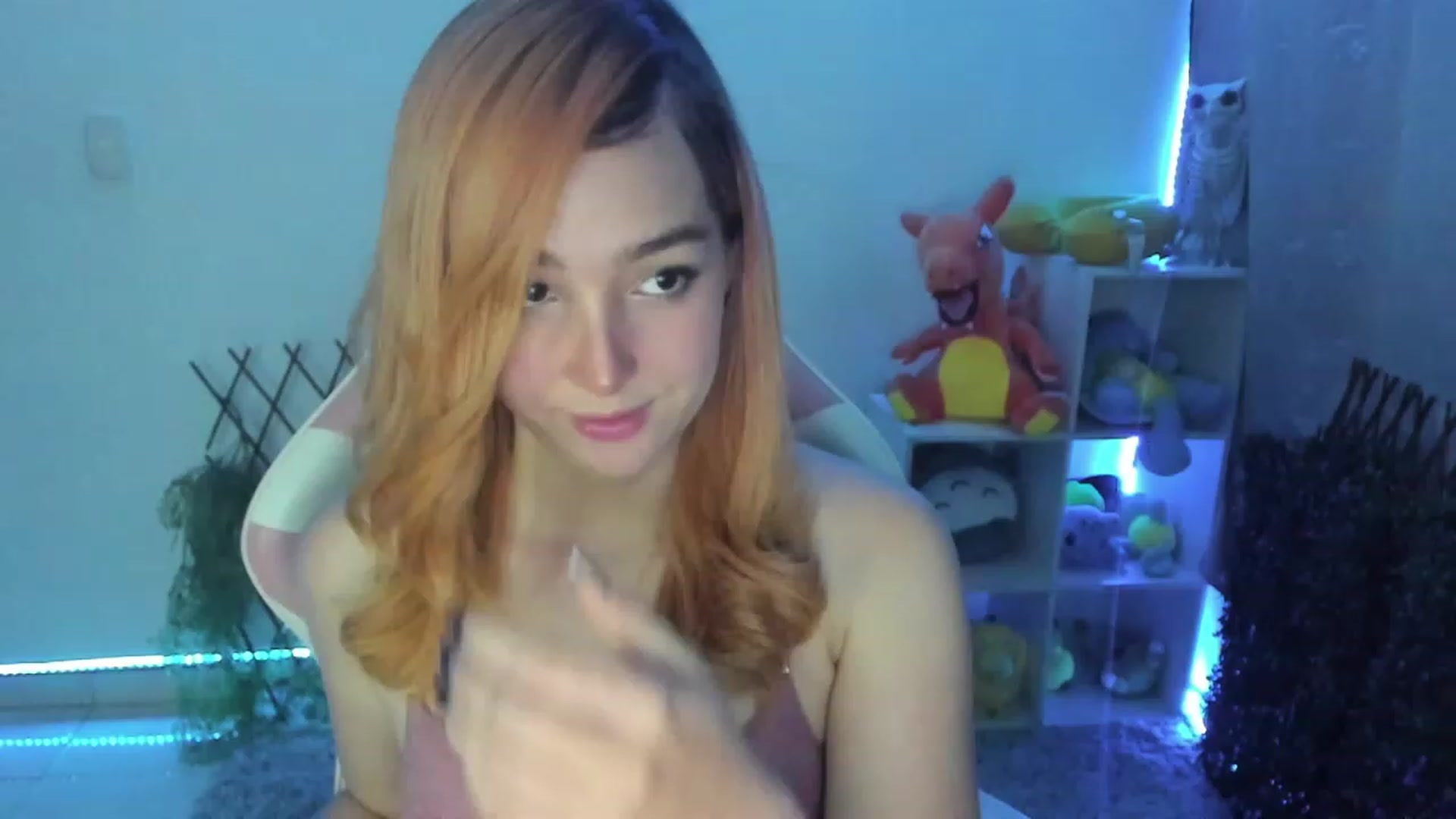 Gallery image thumbnail from sofi_garcia_'s myfreecams stream on, 08/17/2023, 03:47 image 9 of 20