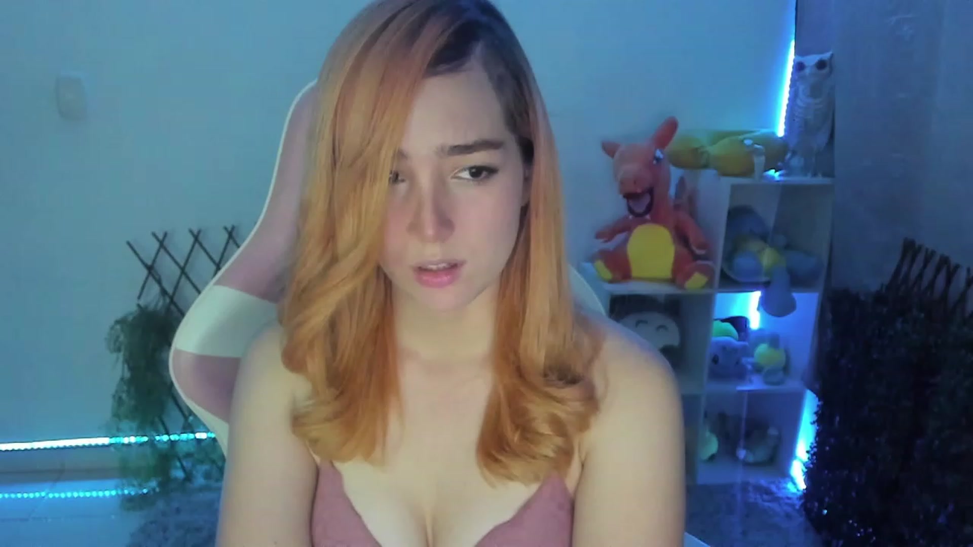 Gallery image thumbnail from sofi_garcia_'s myfreecams stream on, 08/17/2023, 03:47 image 12 of 20
