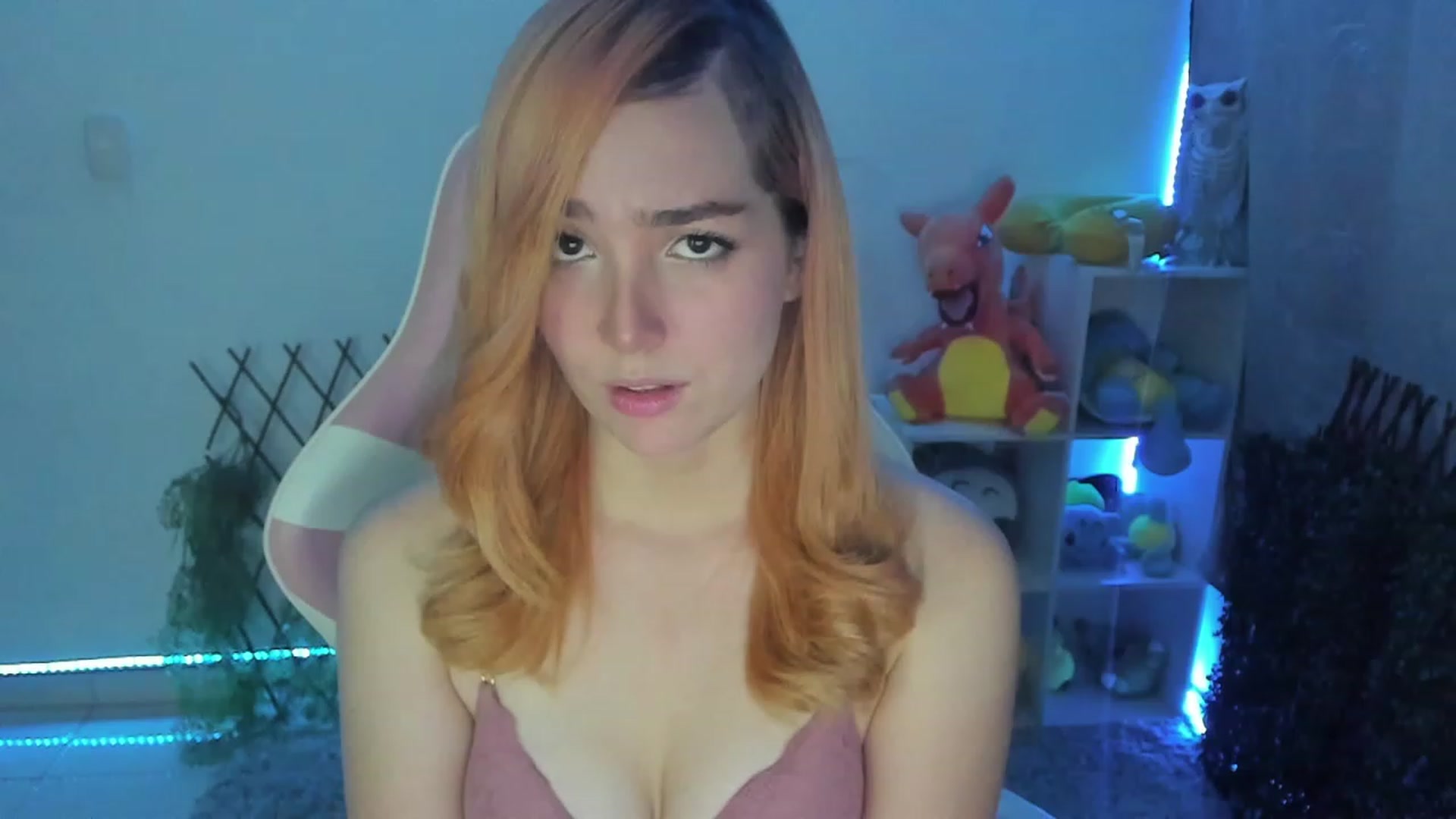 Gallery image thumbnail from sofi_garcia_'s myfreecams stream on, 08/17/2023, 03:47 image 10 of 20