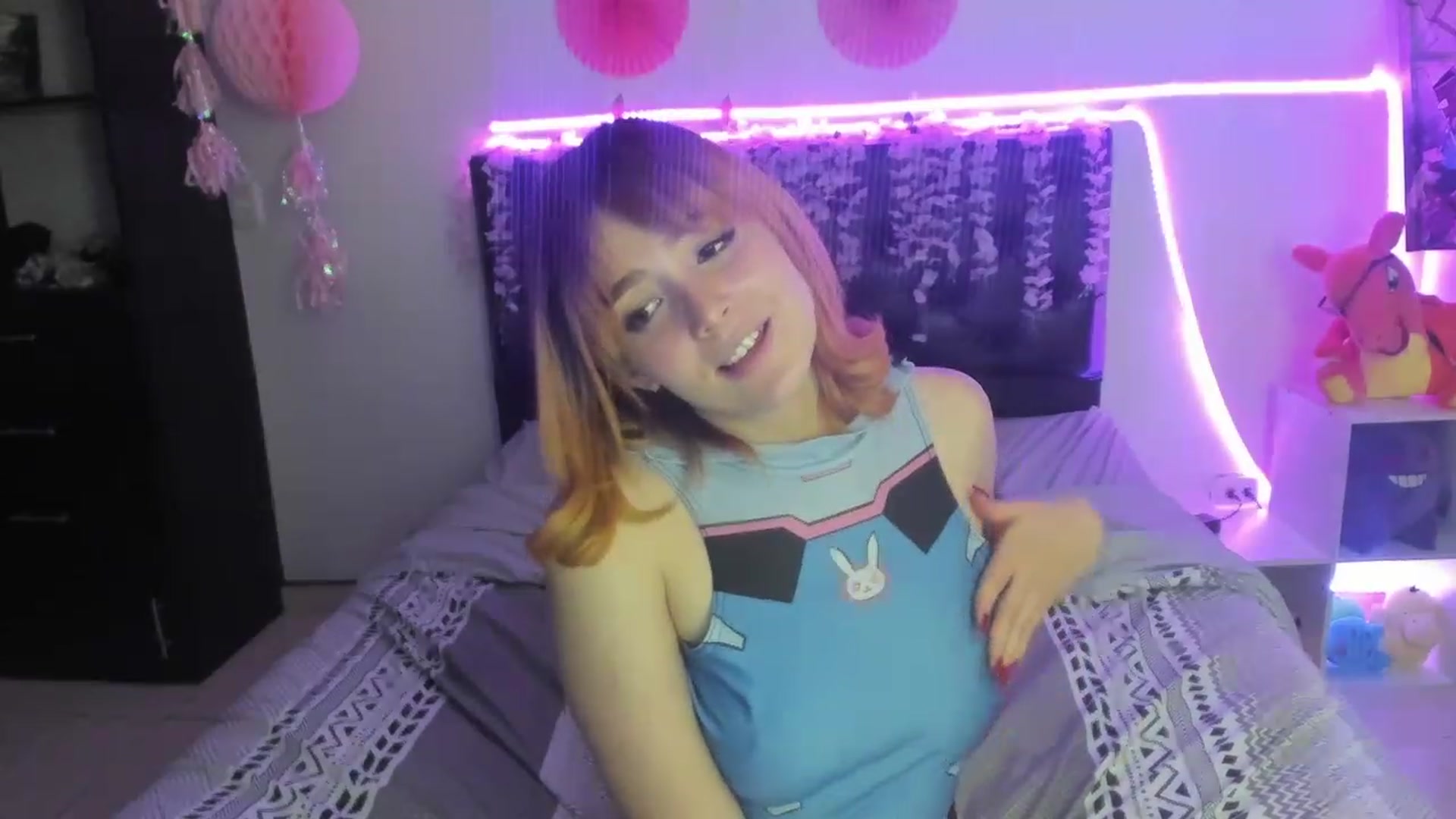 Gallery image thumbnail from sofi_garcia_'s myfreecams stream on, 12/03/2023, 07:10 image 17 of 20