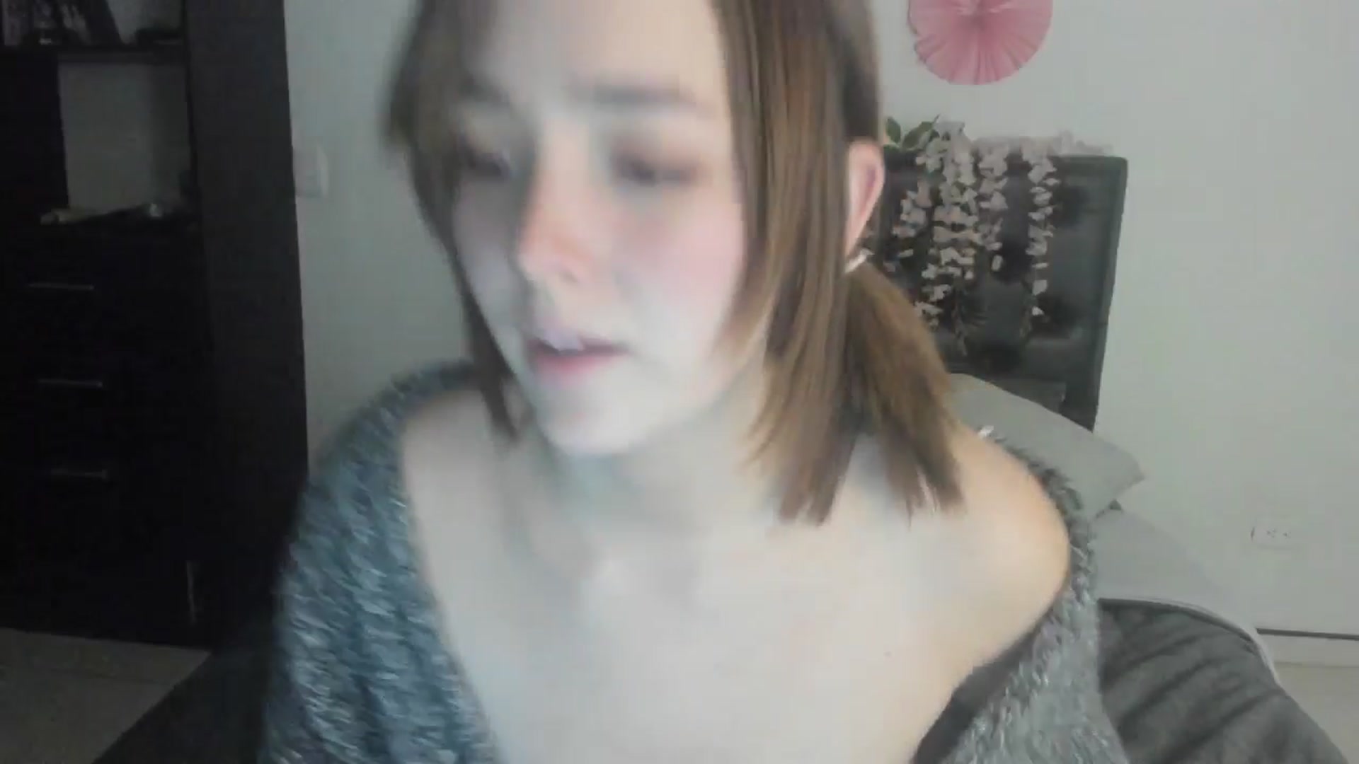 Gallery image thumbnail from sofi_garcia_'s myfreecams stream on, 05/25/2024, 06:03 image 4 of 20