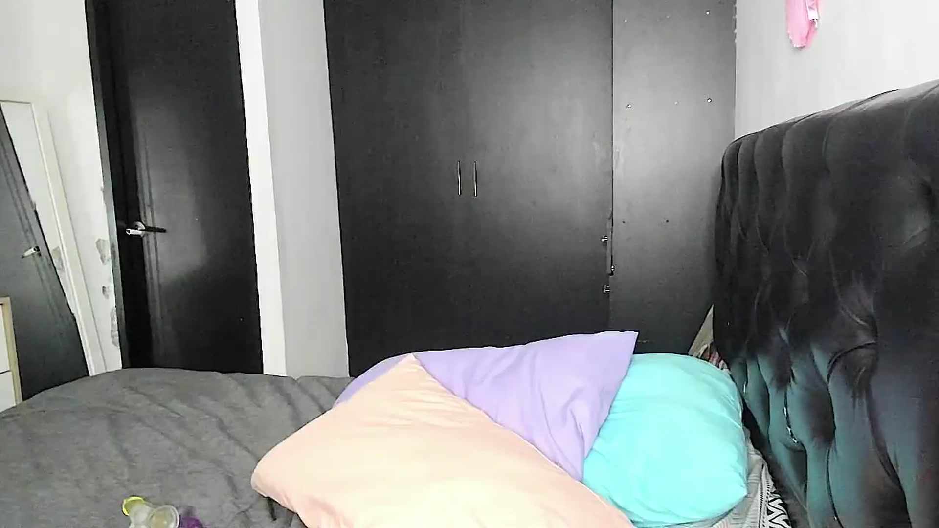 Gallery image thumbnail from sofi_garcia_'s myfreecams stream on, 06/13/2024, 03:45 image 12 of 20