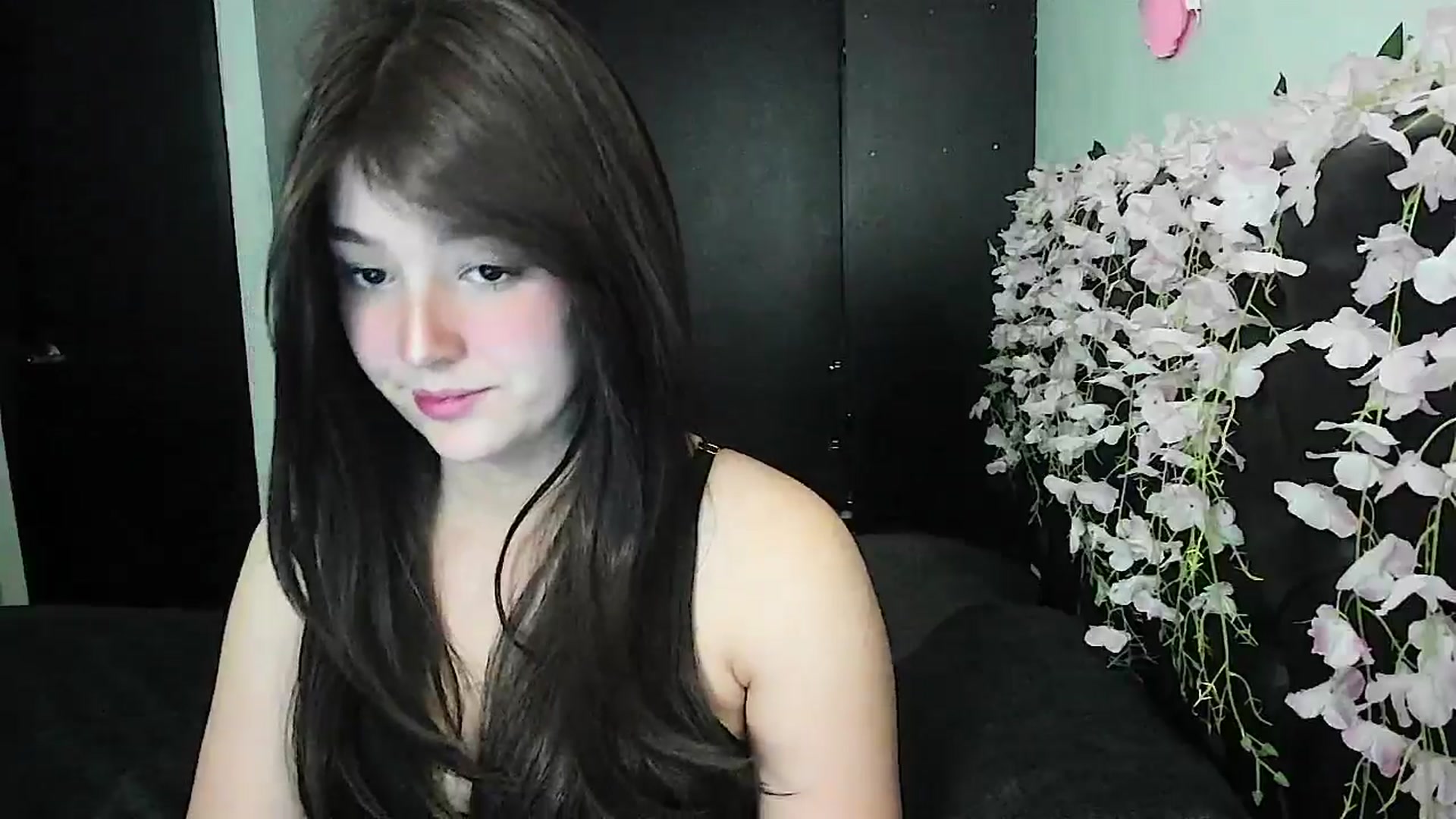 Gallery image thumbnail from sofi_garcia_'s myfreecams stream on, 06/14/2024, 06:05 image 4 of 20