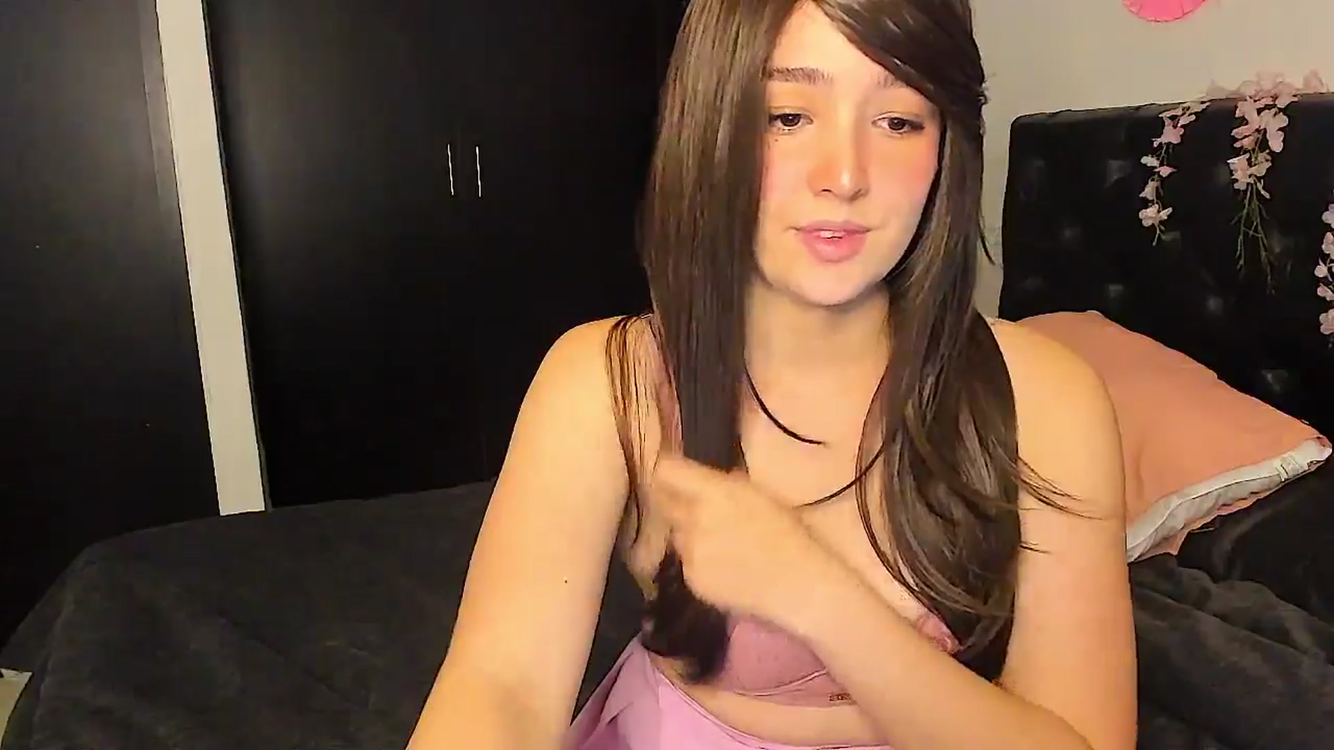 Gallery image thumbnail from sofi_garcia_'s myfreecams stream on, 06/16/2024, 03:28 image 5 of 20