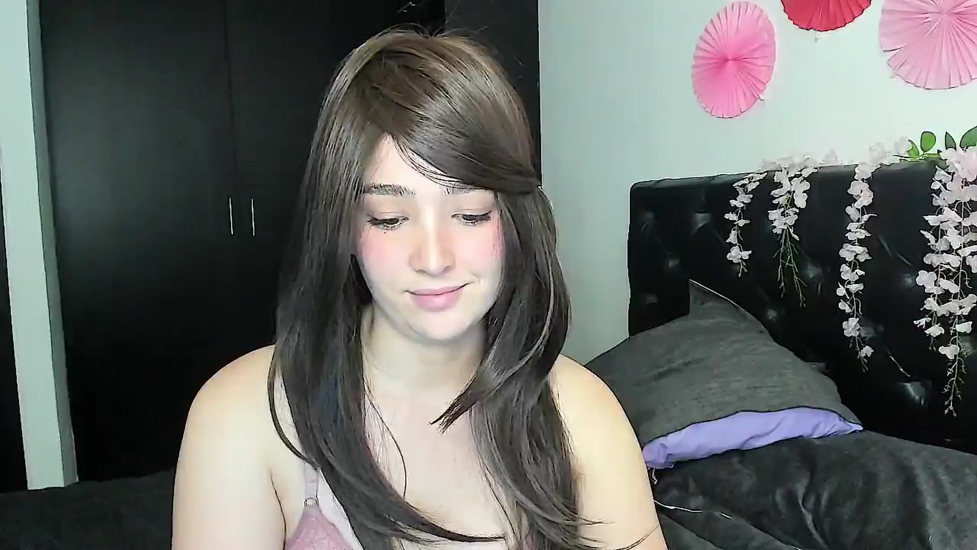 Gallery image thumbnail from sofi_garcia_'s myfreecams stream on, 06/16/2024, 05:09 image 6 of 20