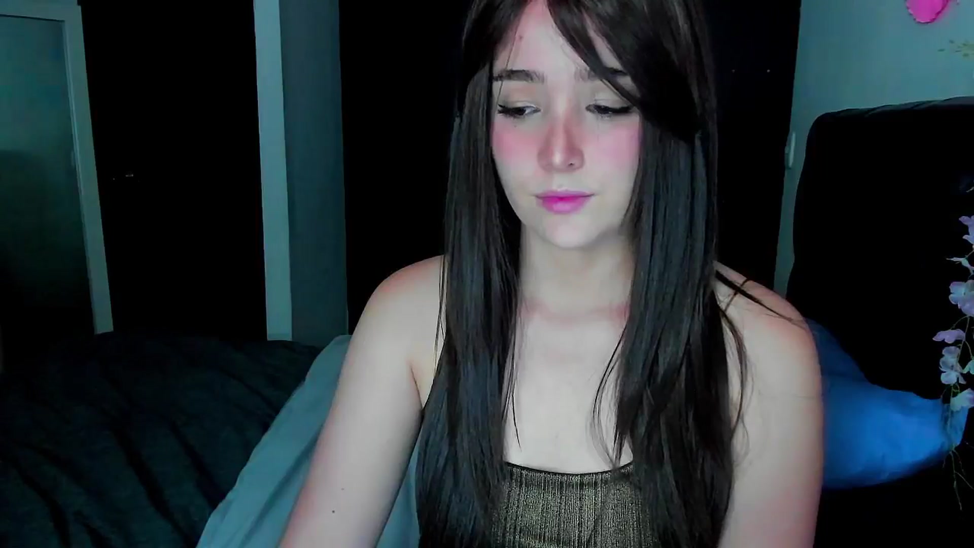 Gallery image thumbnail from sofi_garcia_'s myfreecams stream on, 06/23/2024, 05:12 image 6 of 20