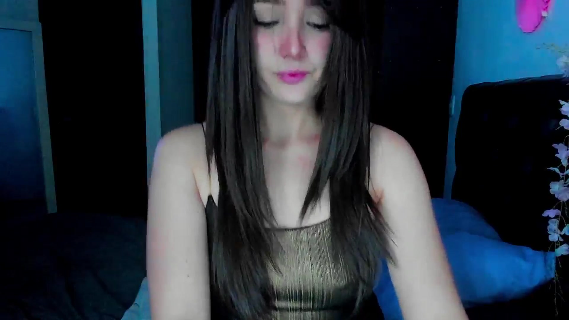 Gallery image thumbnail from sofi_garcia_'s myfreecams stream on, 06/23/2024, 05:12 image 3 of 20