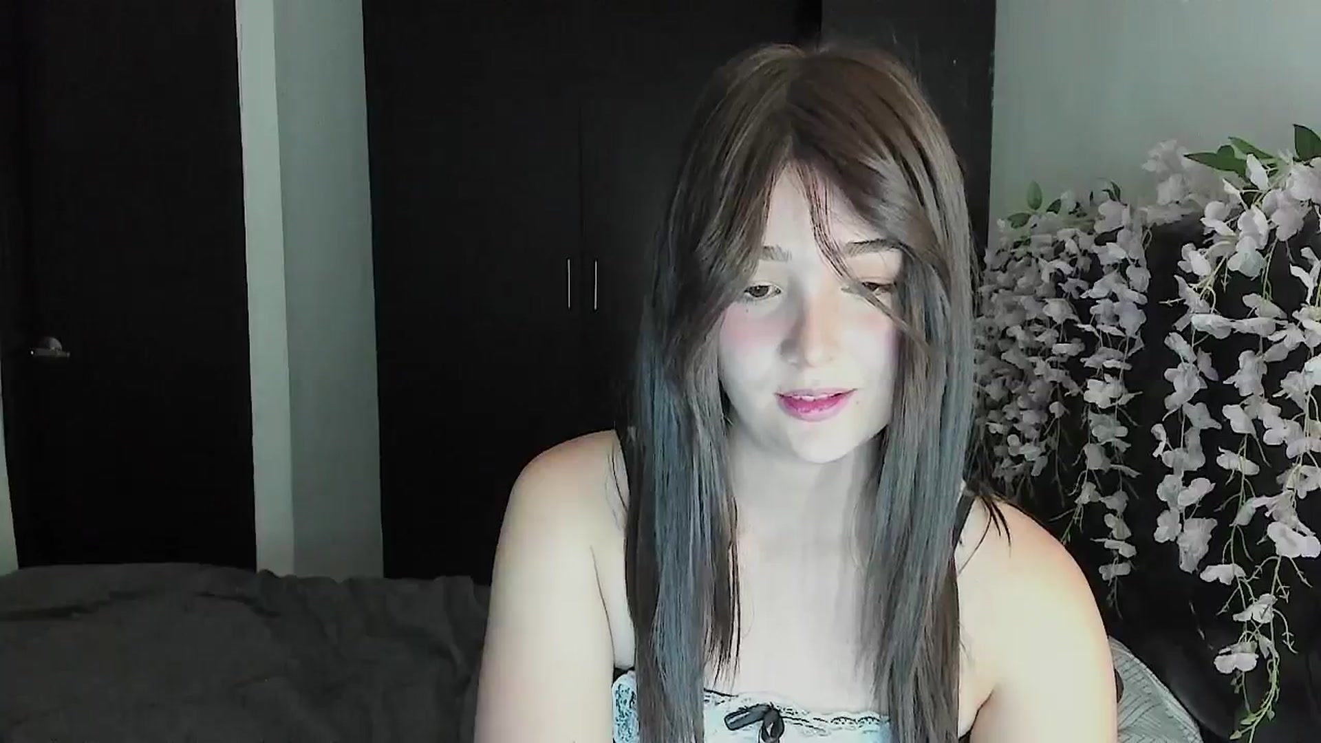 Gallery image thumbnail from sofi_garcia_'s myfreecams stream on, 07/06/2024, 06:13 image 6 of 20