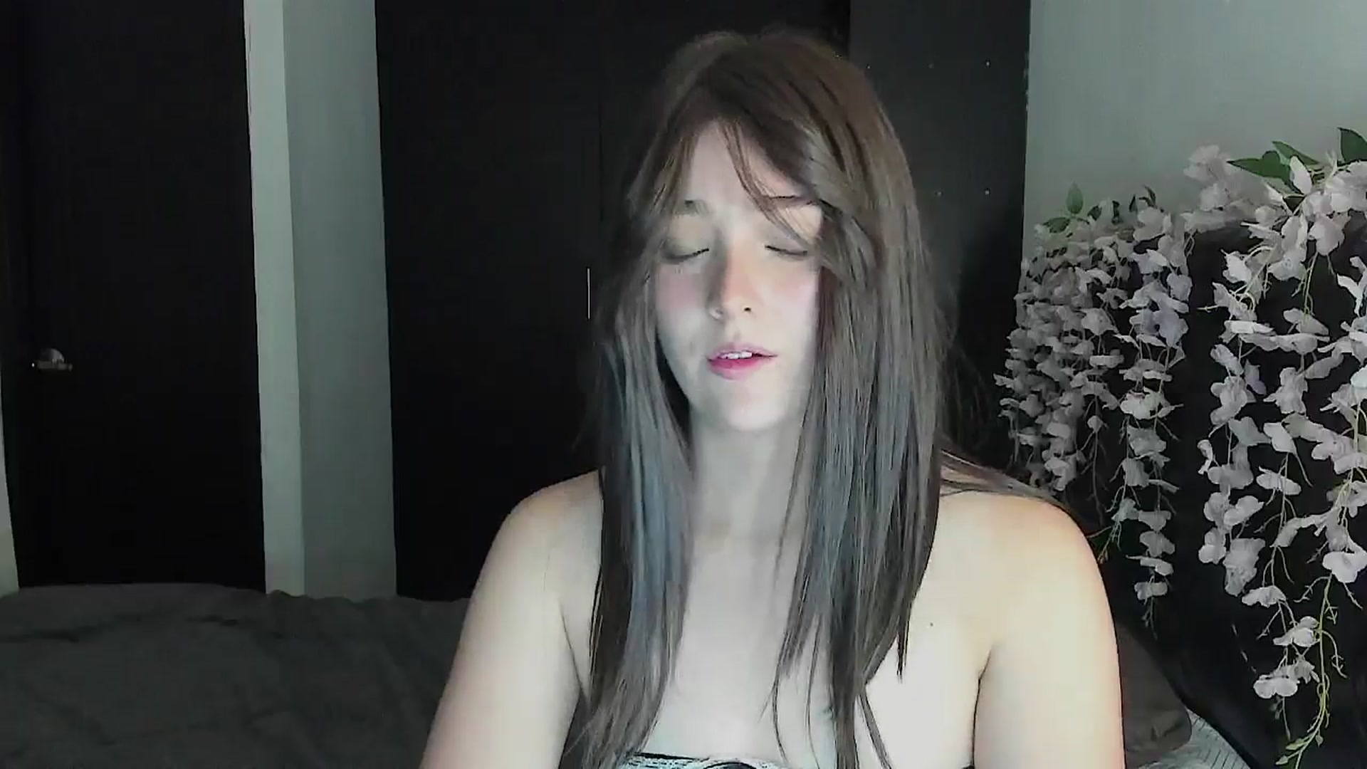 Gallery image thumbnail from sofi_garcia_'s myfreecams stream on, 07/06/2024, 06:13 image 10 of 20