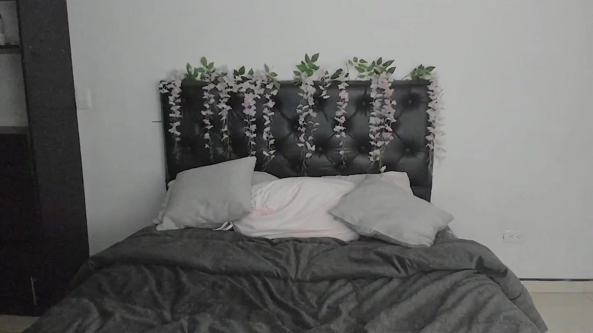 Gallery image thumbnail from sofi_garcia_'s myfreecams stream on, 07/19/2024, 05:43 image 16 of 20