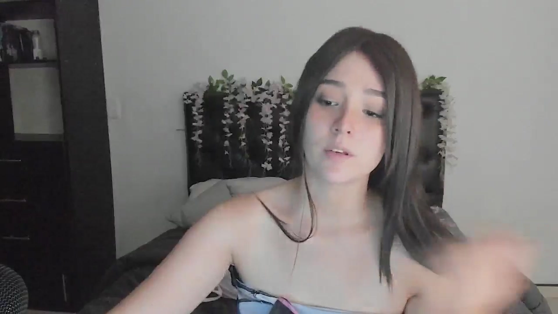 Gallery image thumbnail from sofi_garcia_'s myfreecams stream on, 07/19/2024, 06:29 image 20 of 20