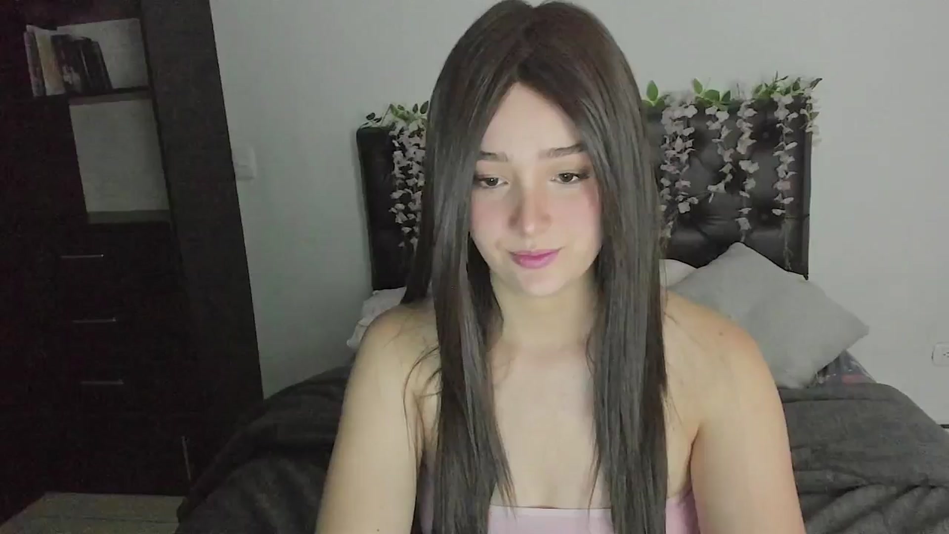 Gallery image thumbnail from sofi_garcia_'s myfreecams stream on, 07/20/2024, 06:34 image 7 of 20