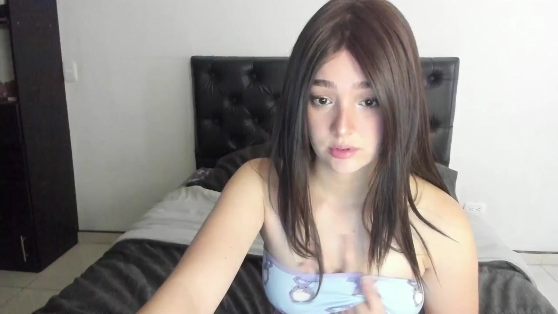Gallery image thumbnail from sofi_garcia_'s myfreecams stream on, 09/14/2024, 15:31 image 8 of 20