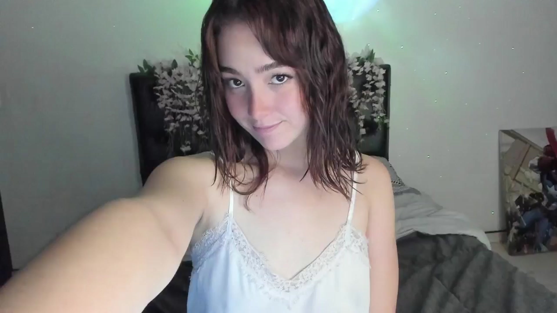 Gallery image thumbnail from sofi_garcia_'s myfreecams stream on, 06/05/2025, 04:20 image 6 of 20