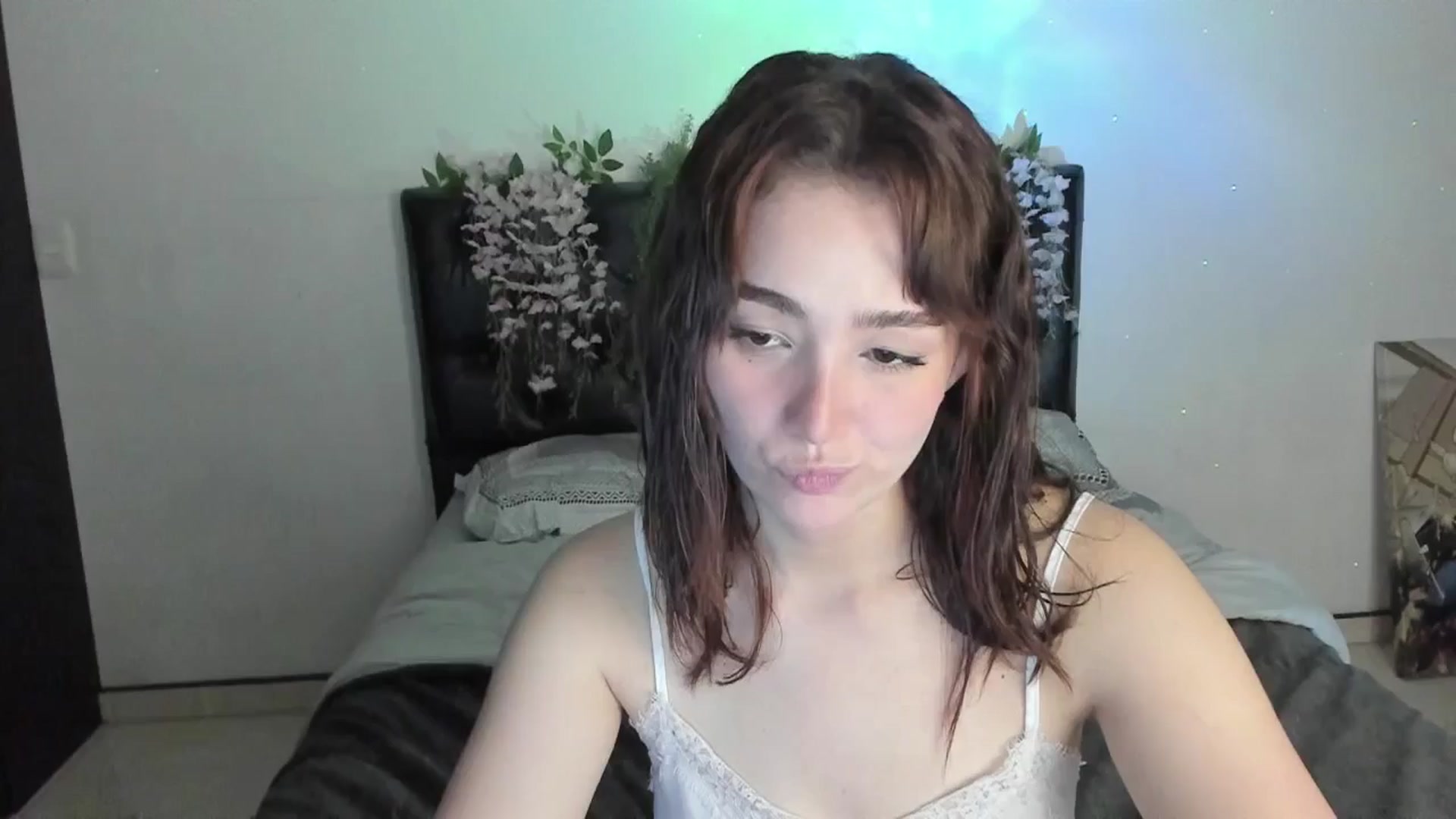 Gallery image thumbnail from sofi_garcia_'s myfreecams stream on, 06/05/2025, 04:20 image 17 of 20