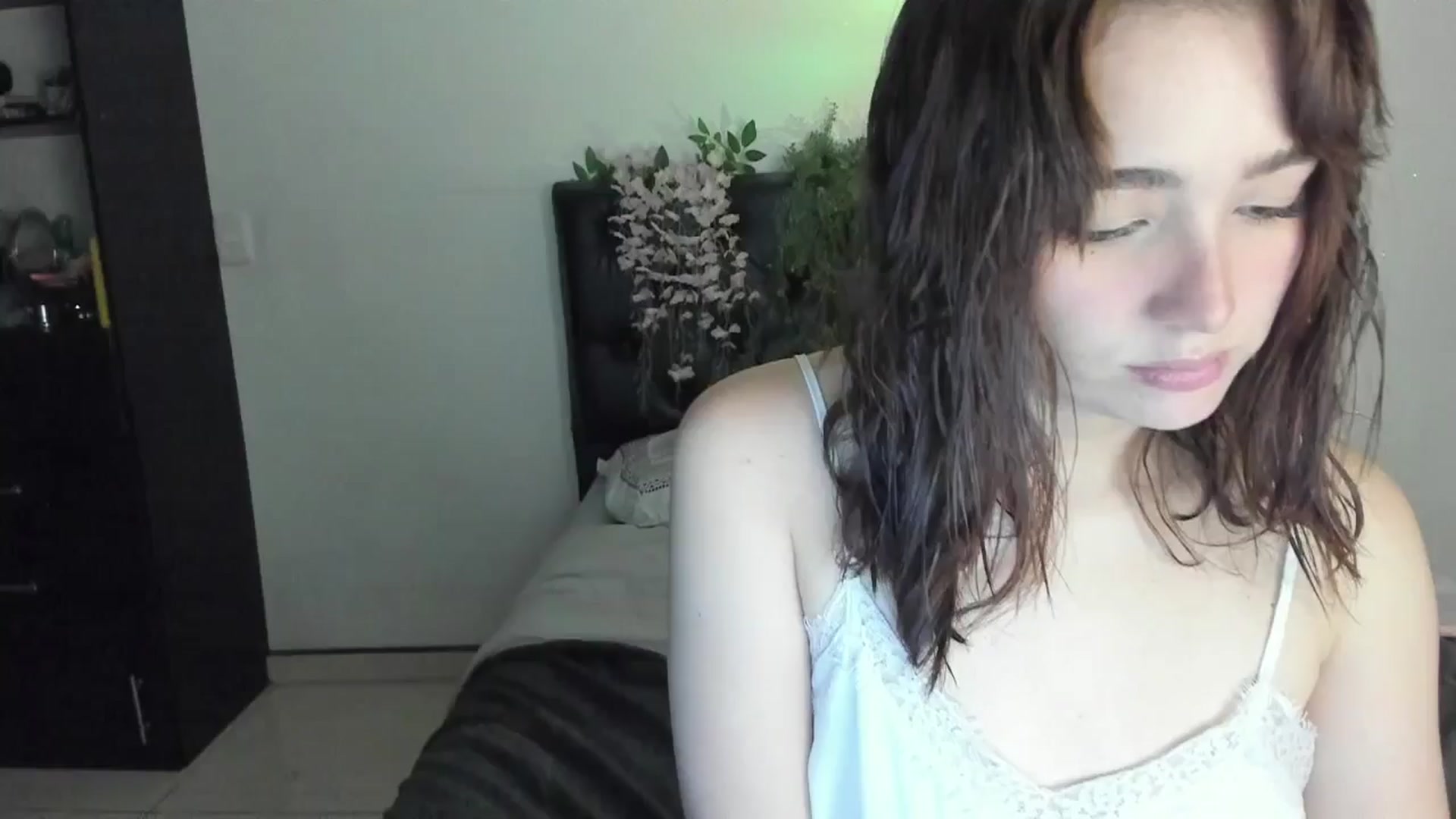 Gallery image thumbnail from sofi_garcia_'s myfreecams stream on, 06/05/2025, 04:20 image 4 of 20