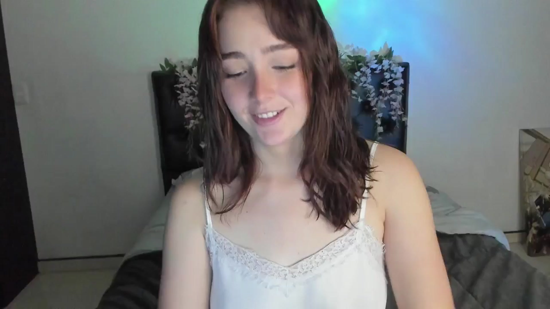 Gallery image thumbnail from sofi_garcia_'s myfreecams stream on, 06/05/2025, 04:20 image 8 of 20