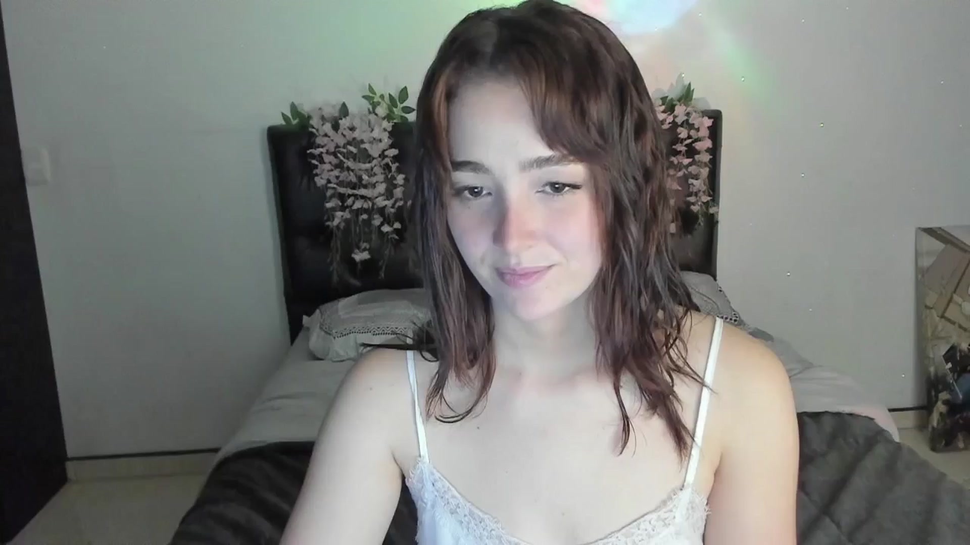 Gallery image thumbnail from sofi_garcia_'s myfreecams stream on, 06/05/2025, 04:20 image 13 of 20