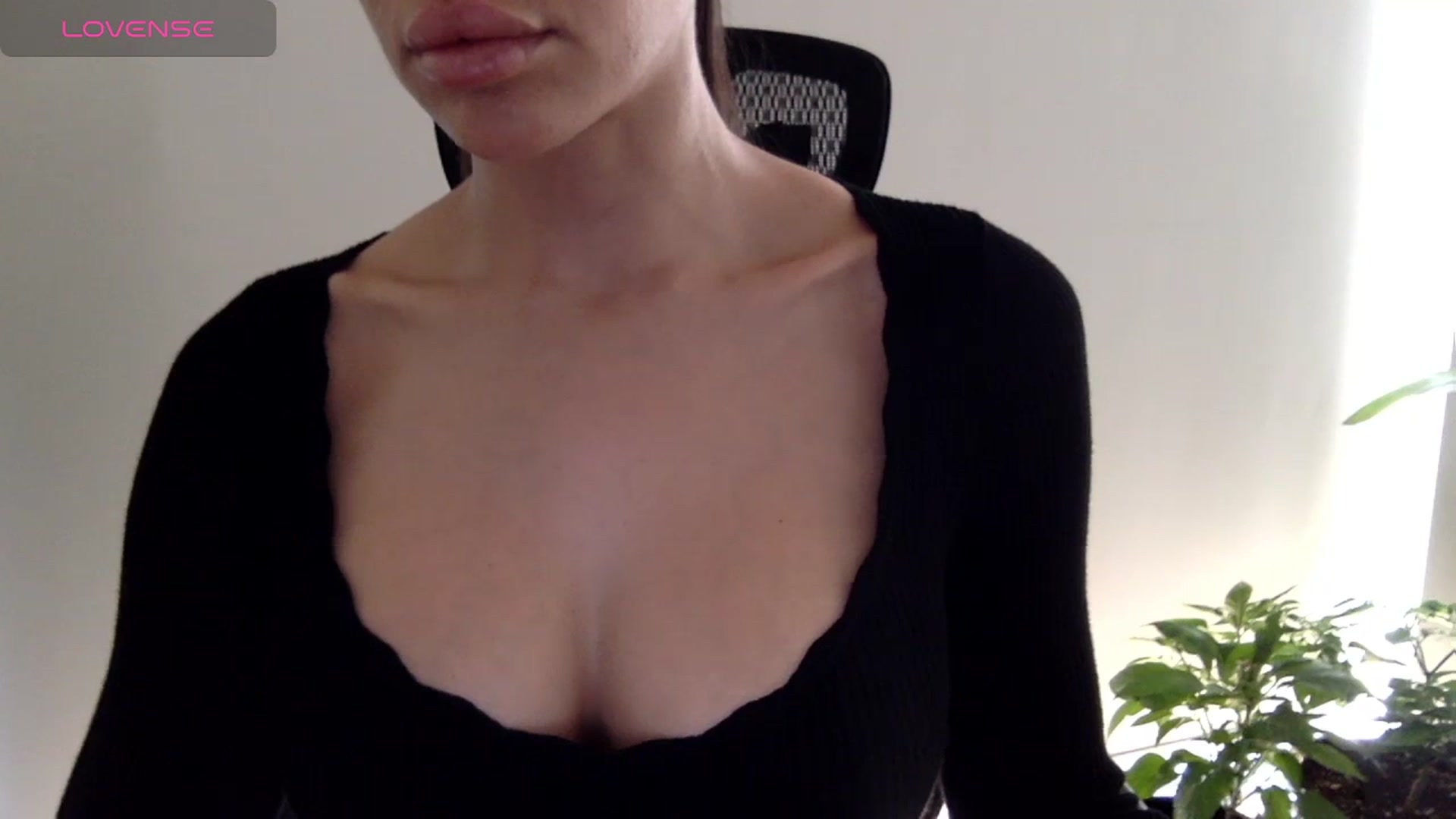 Gallery image thumbnail from sofiaelle's myfreecams stream on, 09/27/2023, 14:39 image 14 of 20