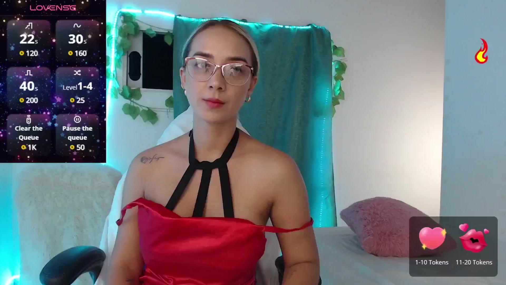 Gallery image thumbnail from sommerray_99's myfreecams stream on, 10/18/2024, 01:58 image 2 of 20