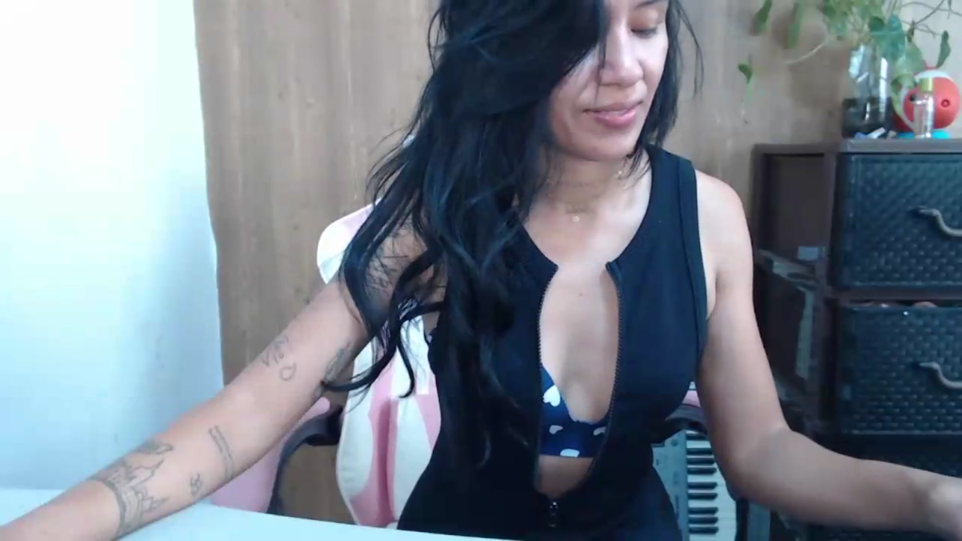 Gallery image thumbnail from soniaMars's myfreecams stream on, 06/05/2026, 13:58 image 12 of 20