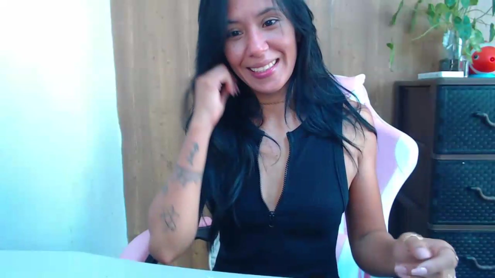 Gallery image thumbnail from soniaMars's myfreecams stream on, 06/09/2026, 14:46 image 16 of 20