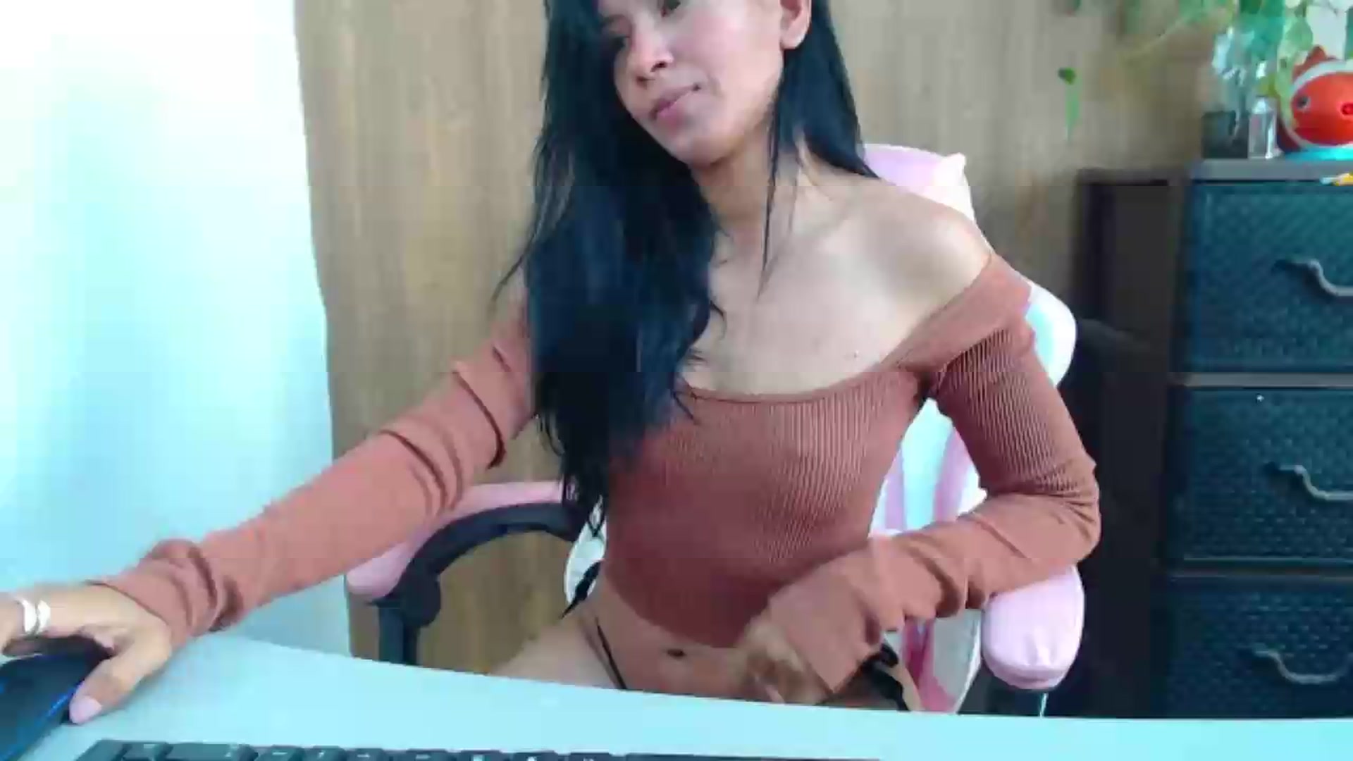 Gallery image thumbnail from soniaMars's myfreecams stream on, 06/10/2026, 14:10 image 1 of 20